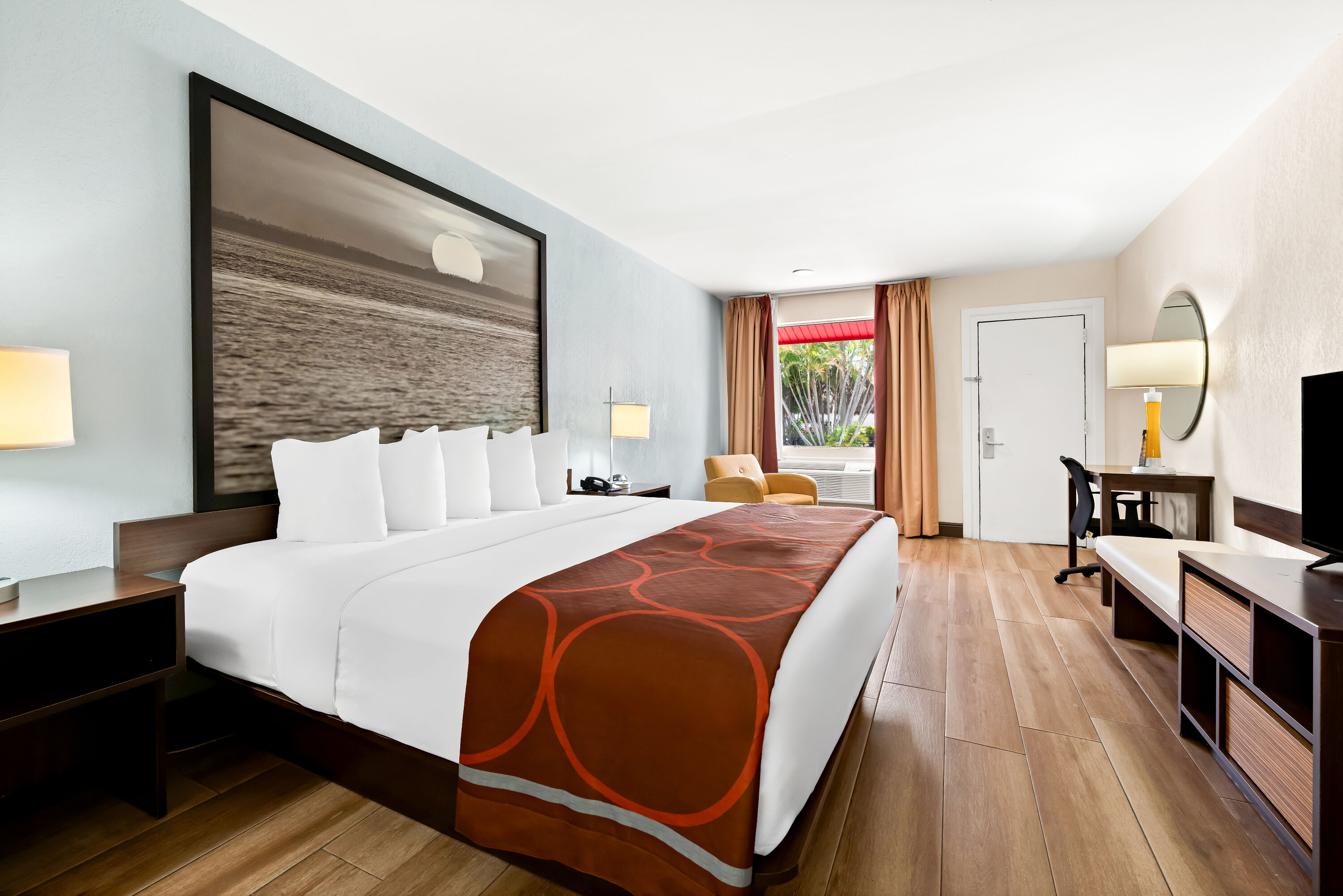 King bed guest room at the Super 8 by Wyndham Florida City/Gateway to Keys/Everglades in Florida City, Florida