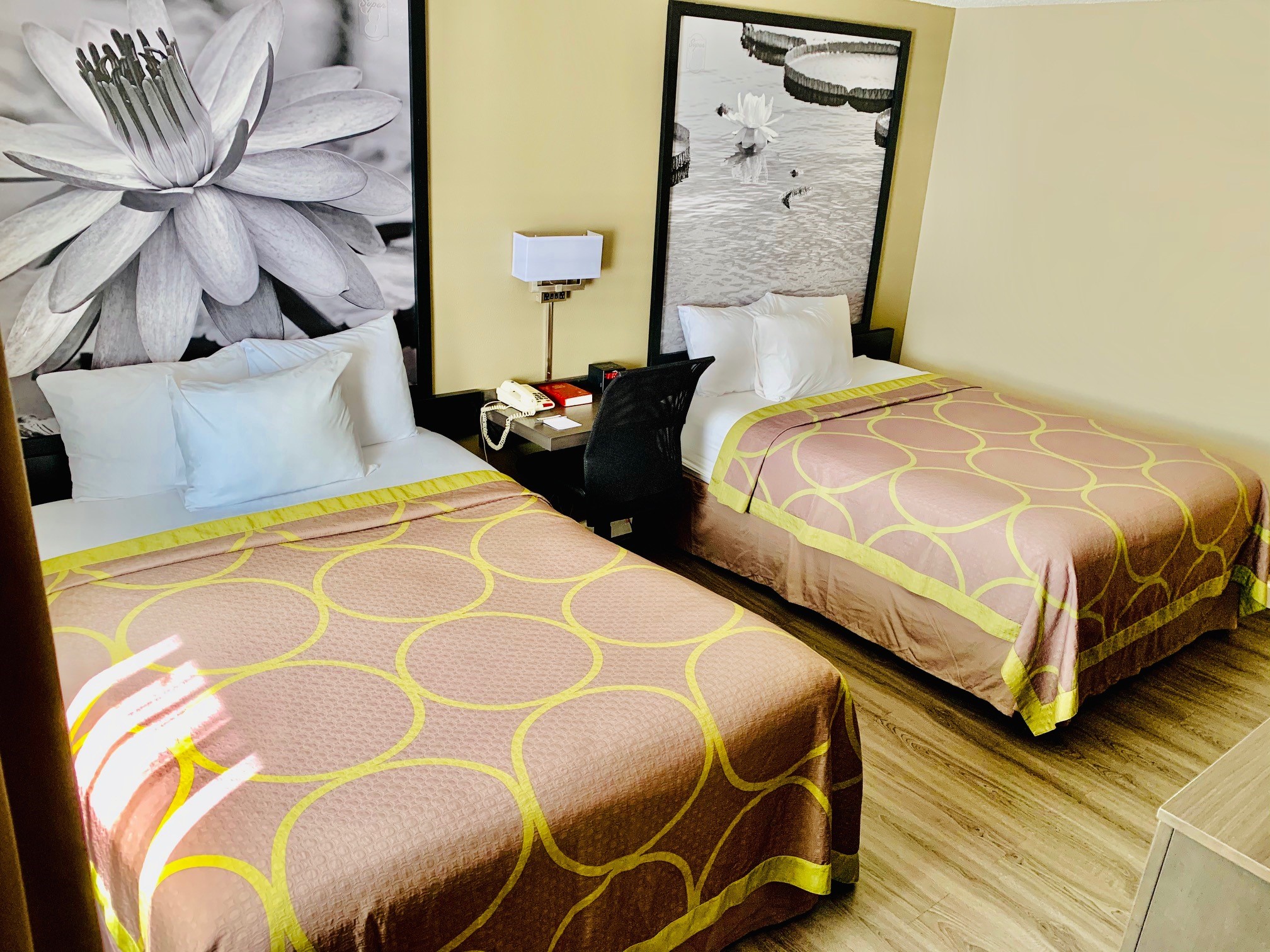 Guest room at the Super 8 by Wyndham Gainesville I-75 Hospital/University Area in Gainesville, Florida