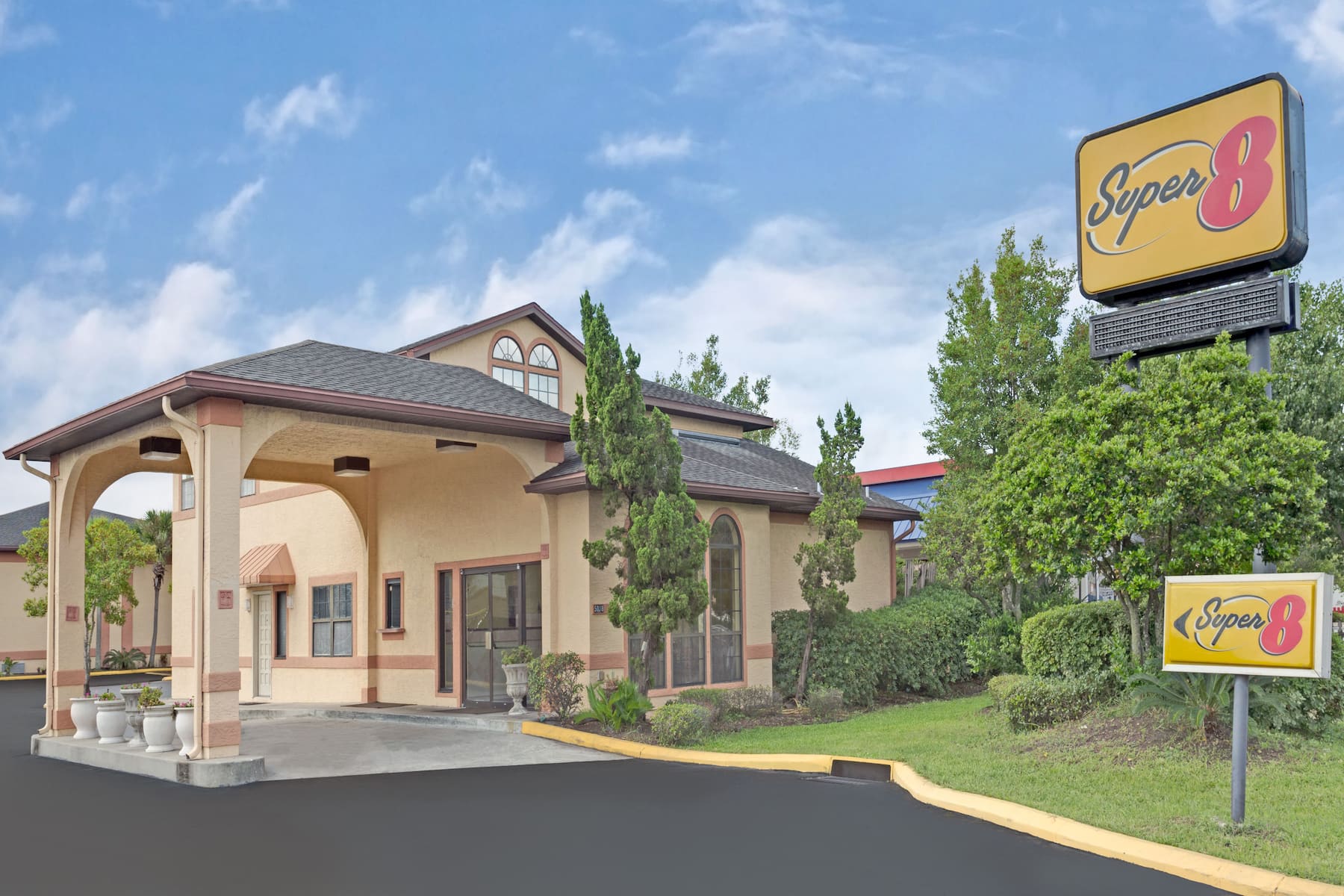 Exterior of Super 8 Jacksonville South hotel in Jacksonville, Florida Exterior of Super 8 Jacksonville South hotel in Jacksonville, Florida