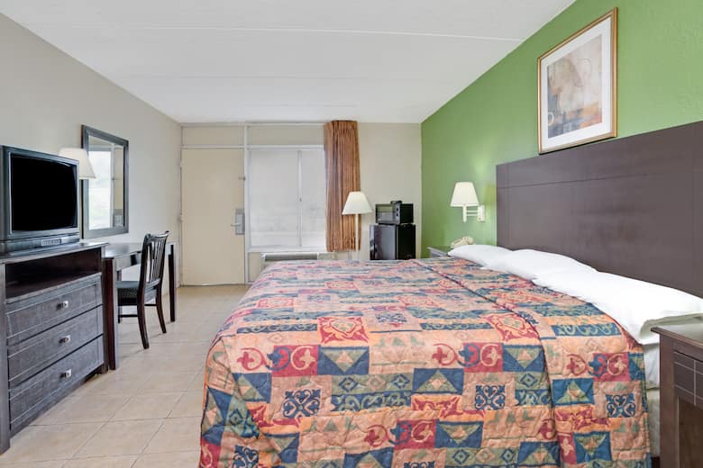 Guest room at the Super 8 Jacksonville South in Jacksonville, Florida