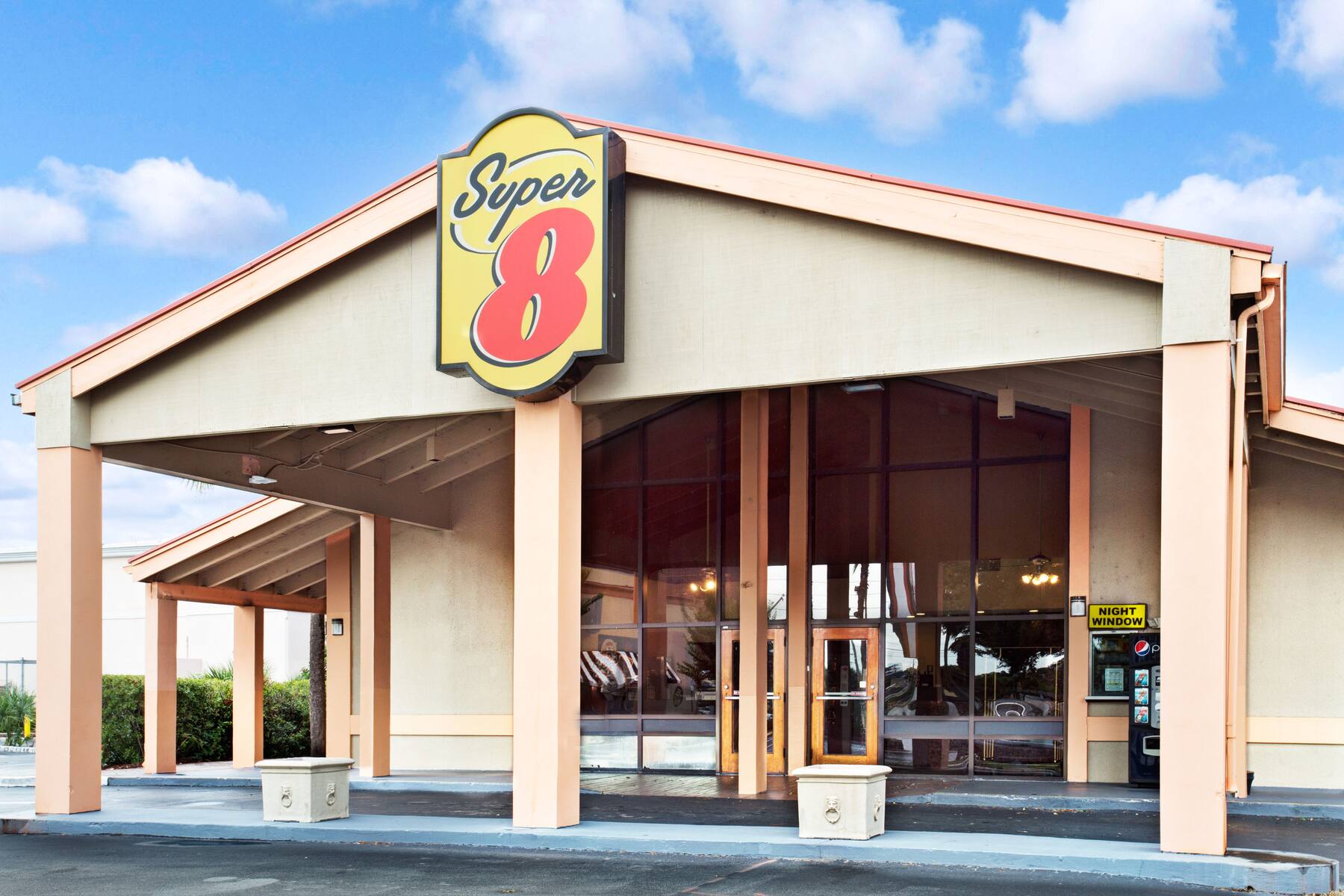 Exterior of Super 8 Kissimmee/Maingate/Orlando Area hotel in Kissimmee, Florida Exterior of Super 8 Kissimmee/Maingate/Orlando Area hotel in Kissimmee, Florida