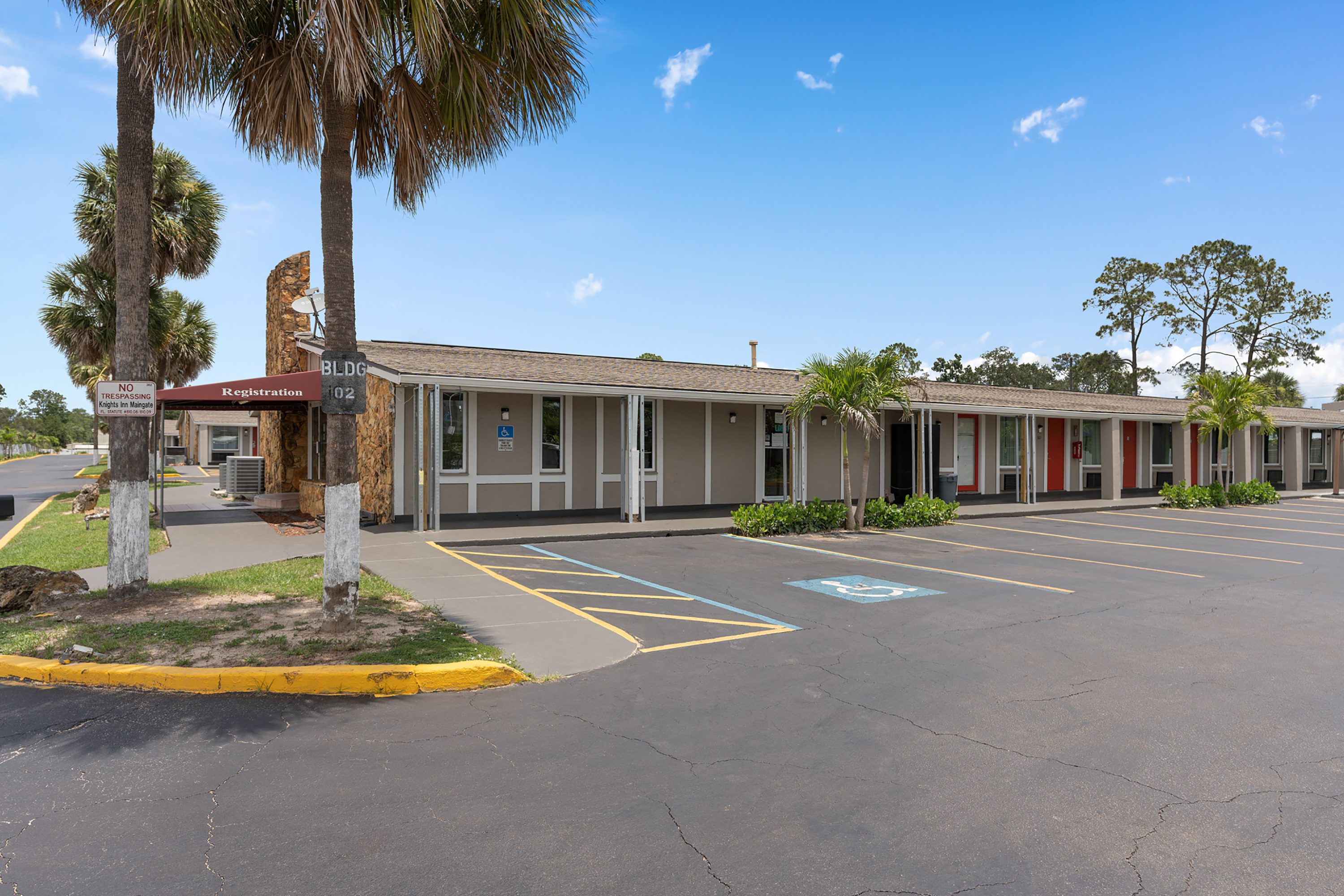 Super 8 Forest Dr
