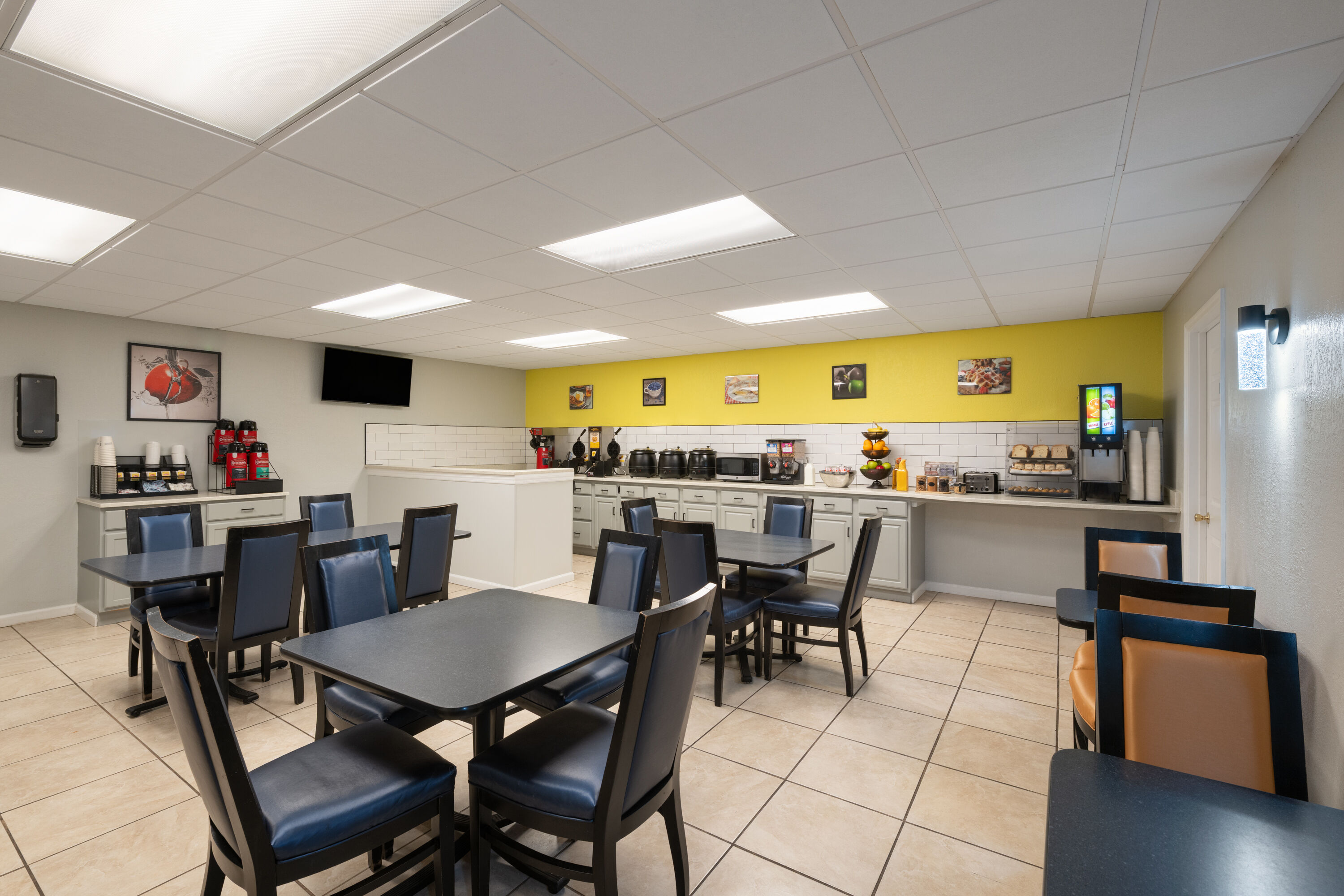 Free breakfast at Super 8 by Wyndham Lake City in Lake City, Florida