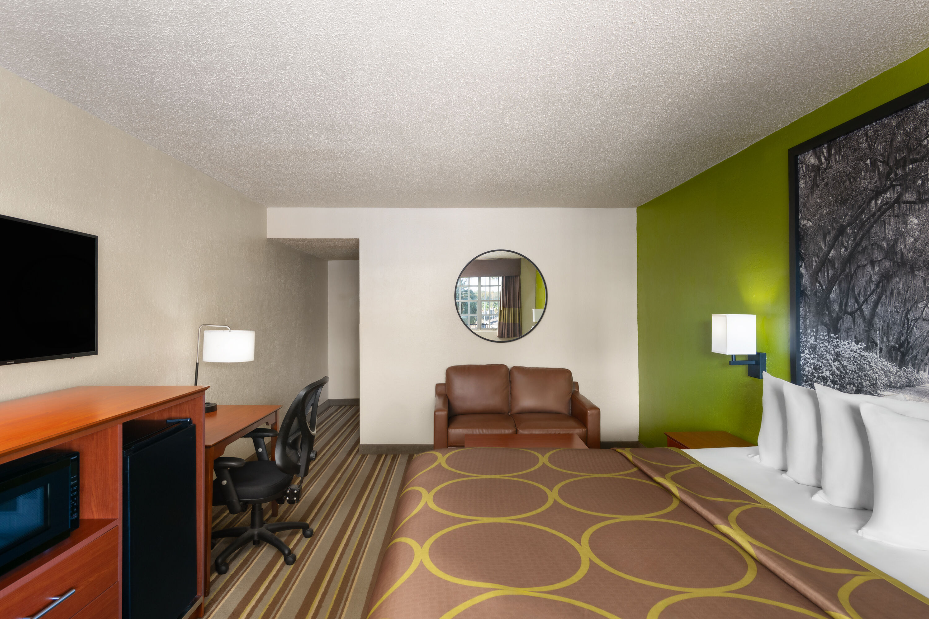 Guest room at the Super 8 by Wyndham Lake City in Lake City, Florida