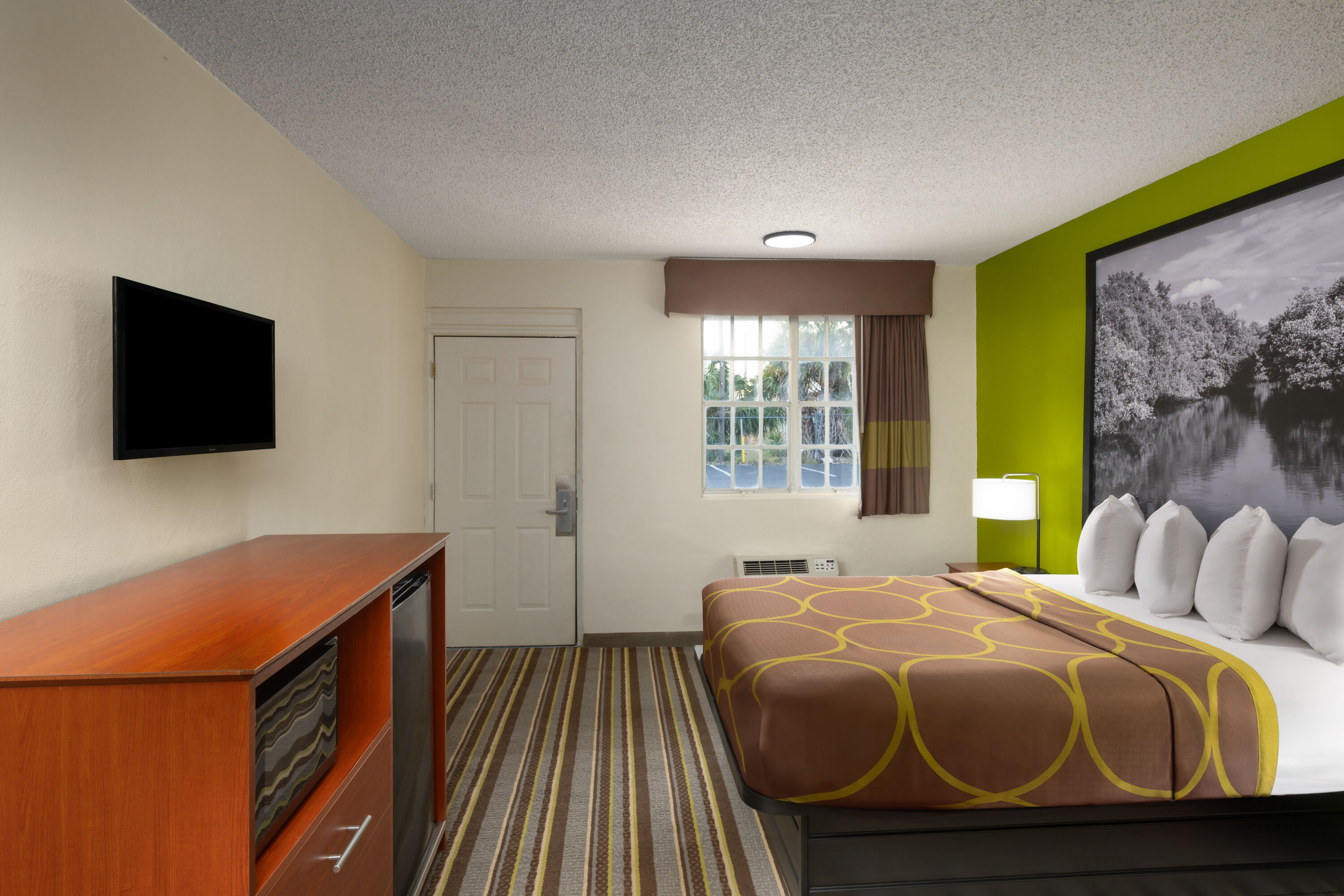 Guest room at the Super 8 by Wyndham Lake City in Lake City, Florida