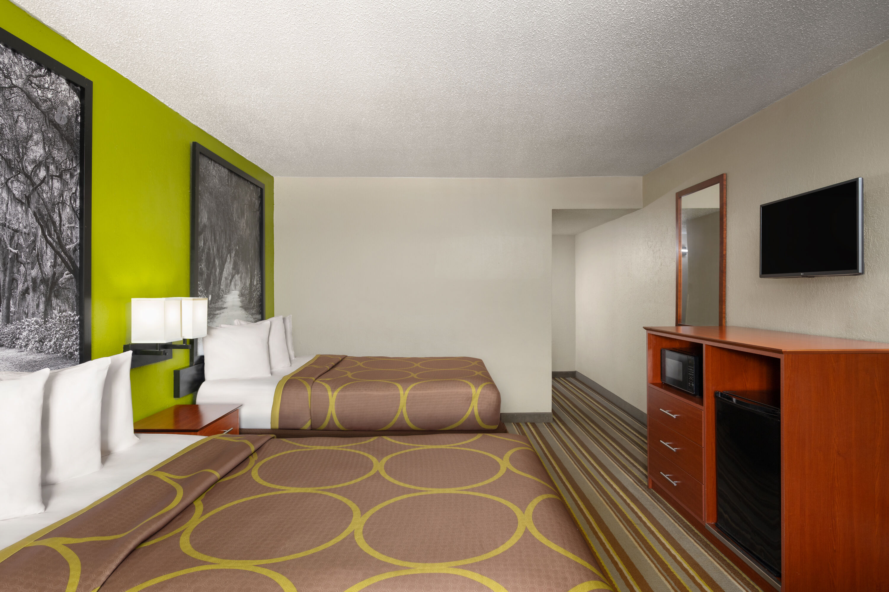 Guest room at the Super 8 by Wyndham Lake City in Lake City, Florida