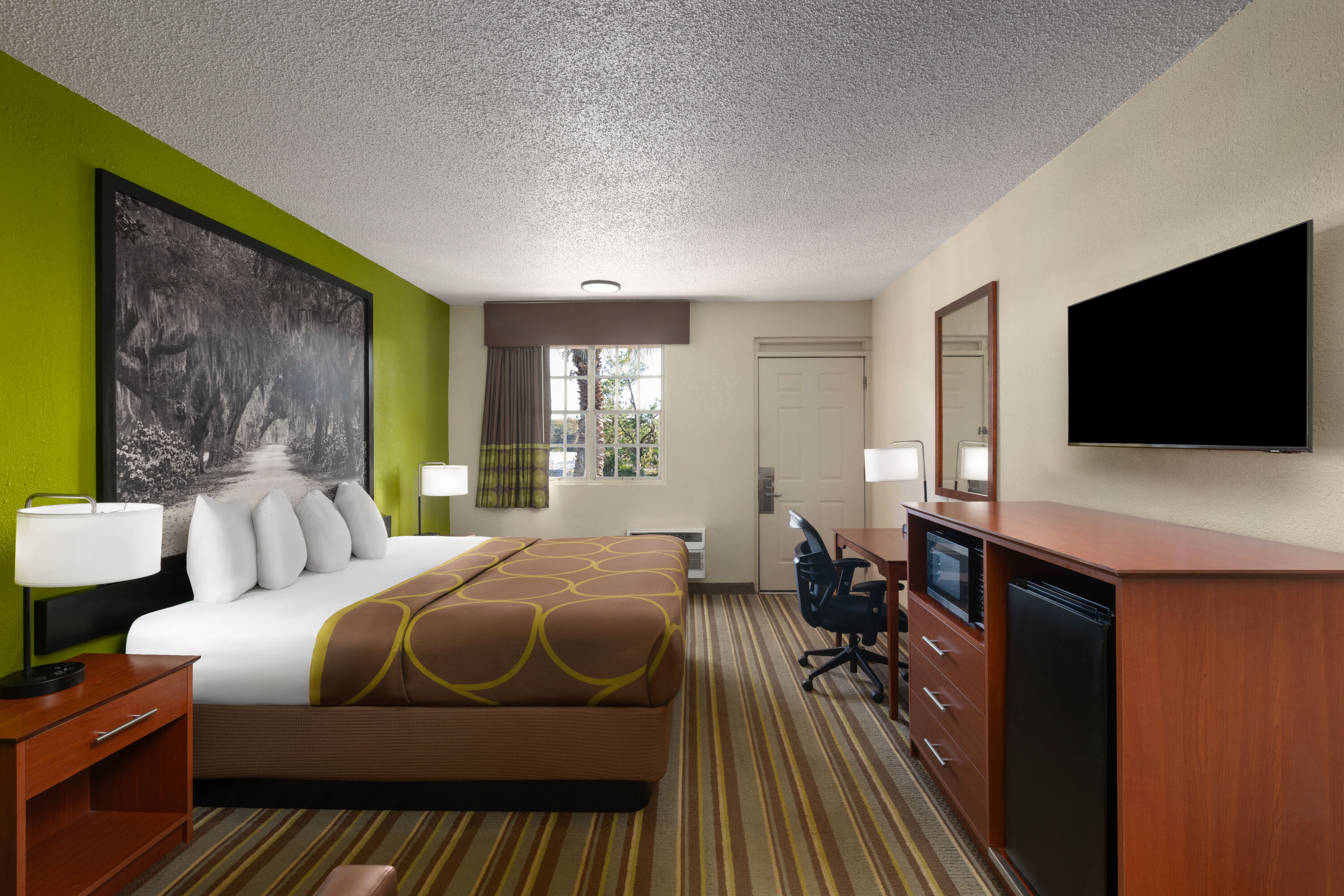 Guest room at the Super 8 by Wyndham Lake City in Lake City, Florida