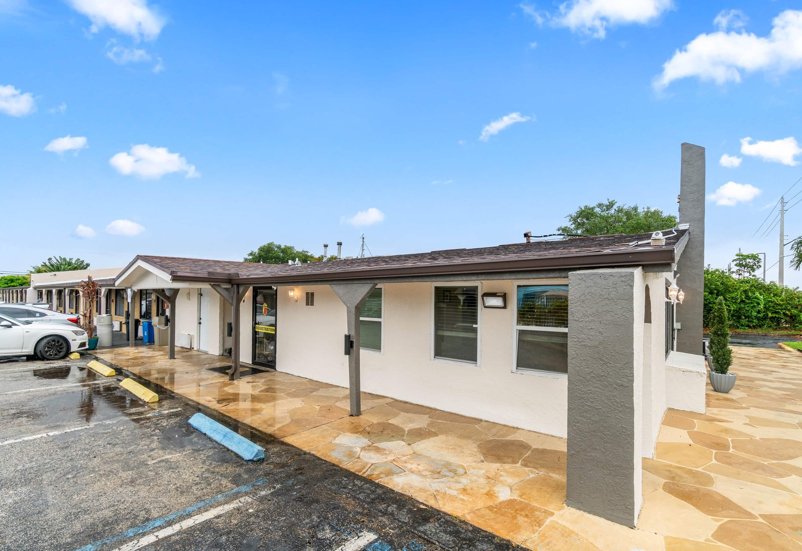 Super 8 by Wyndham Lantana West Palm Beach | Lantana, FL Hotels