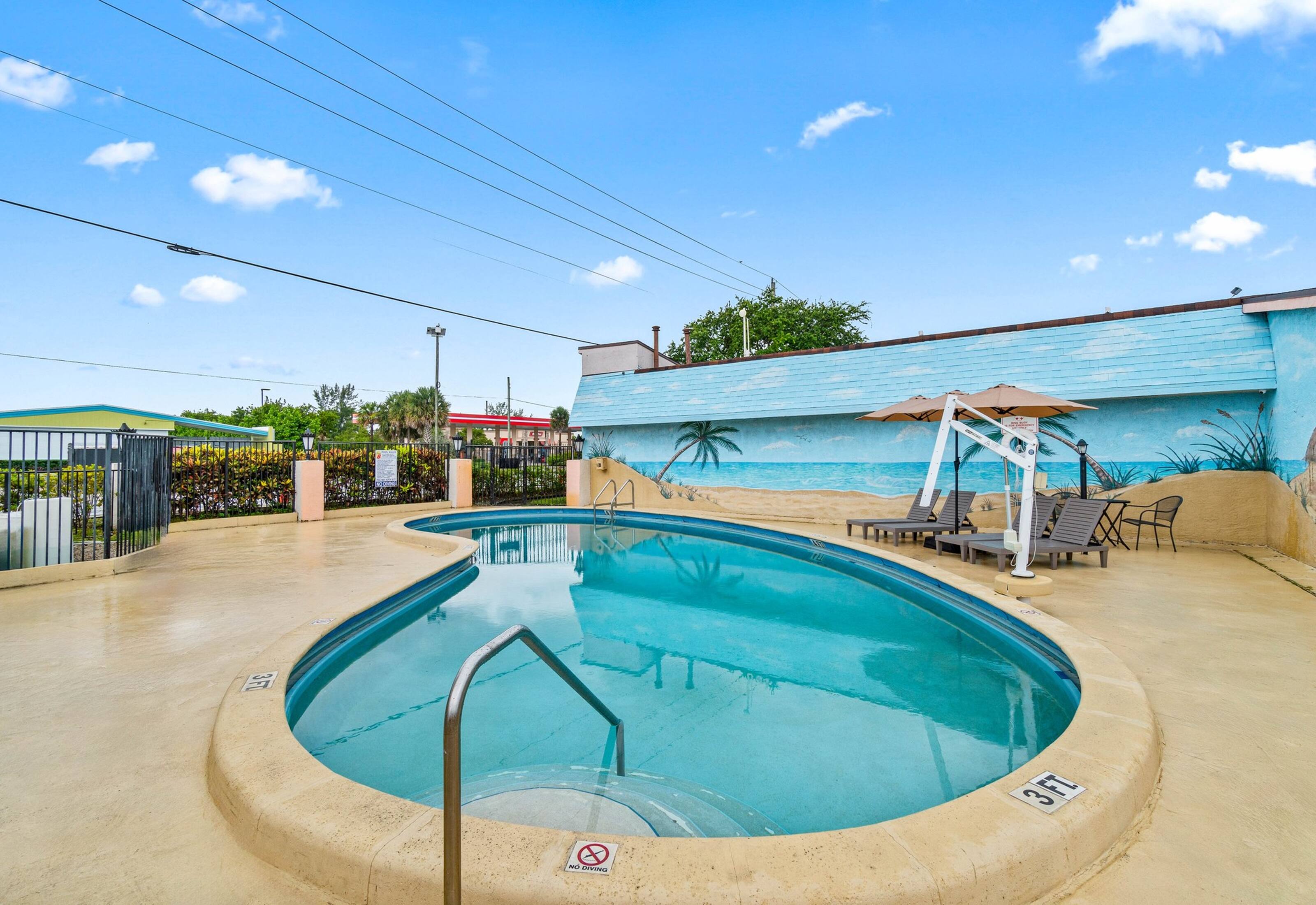 Super 8 by Wyndham Lantana West Palm Beach | Lantana, FL Hotels