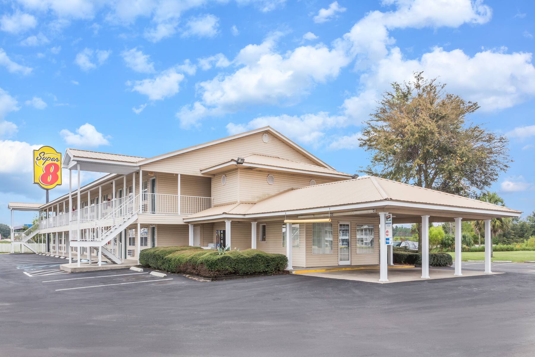 Exterior of Super 8 Madison hotel in Madison, Florida Exterior of Super 8 Madison hotel in Madison, Florida