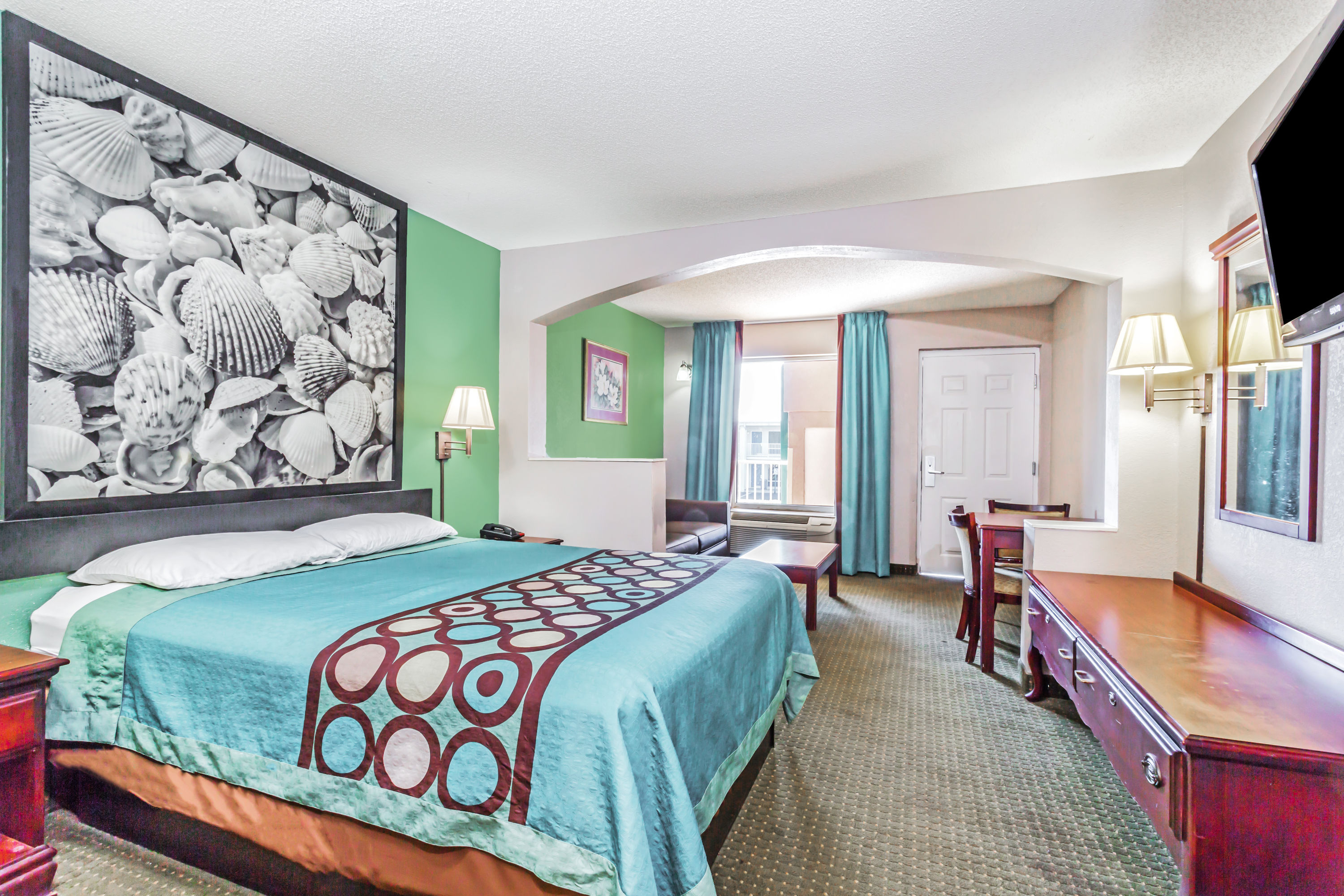 Super 8 by Wyndham Marianna I-10 suite in Marianna, Florida