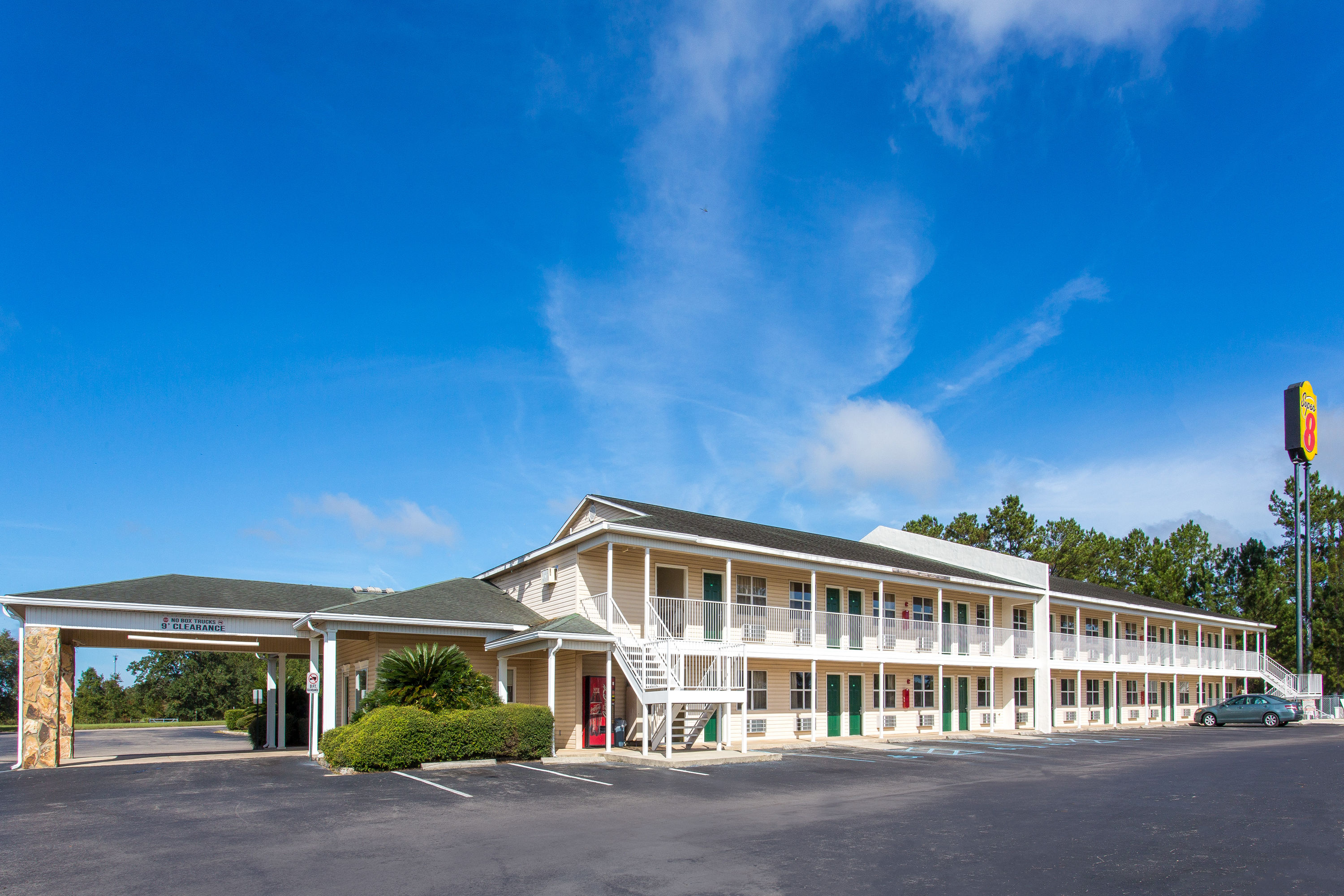 Super 8 by Wyndham Monticello Monticello, FL Hotels