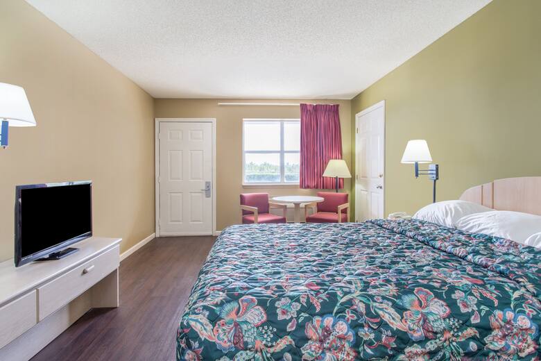 Guest room at the Super 8 Monticello in Monticello, Florida