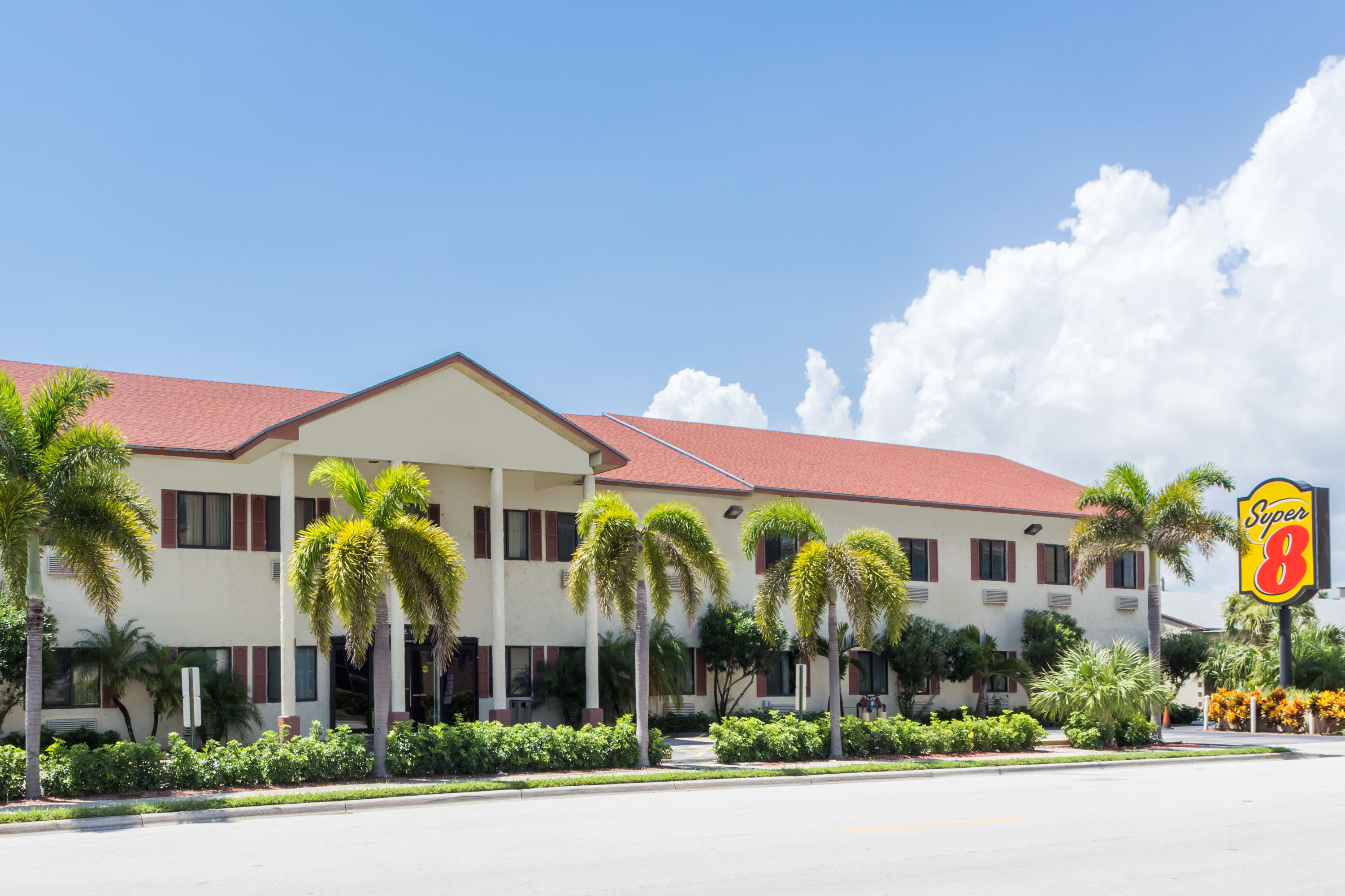 Super 8 By Wyndham Pompano Beach Pompano Beach Fl Hotels