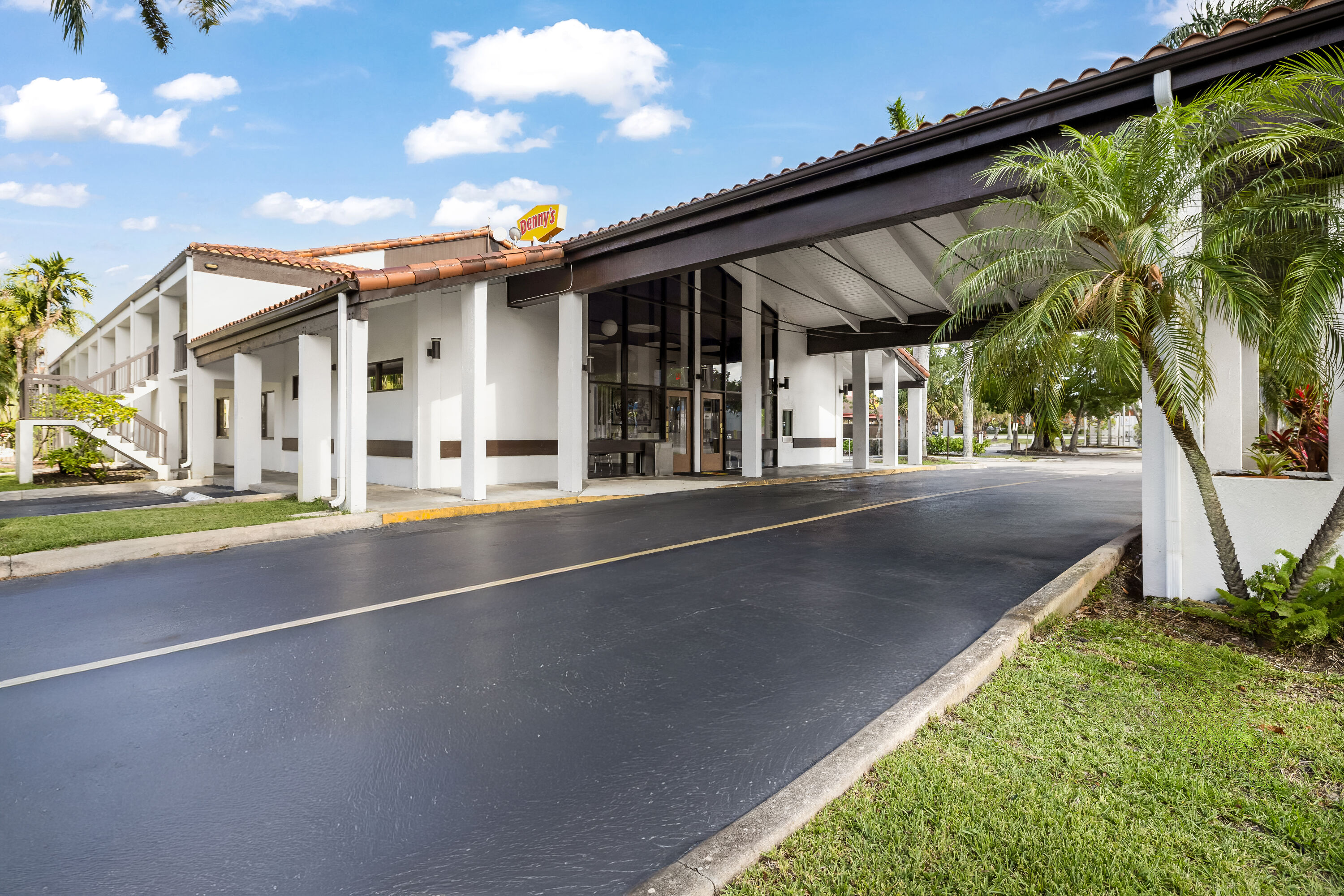 Exterior Day Image of Super 8 by Wyndham Riviera Beach West Palm Beach hotel in Riviera Beach, Florida