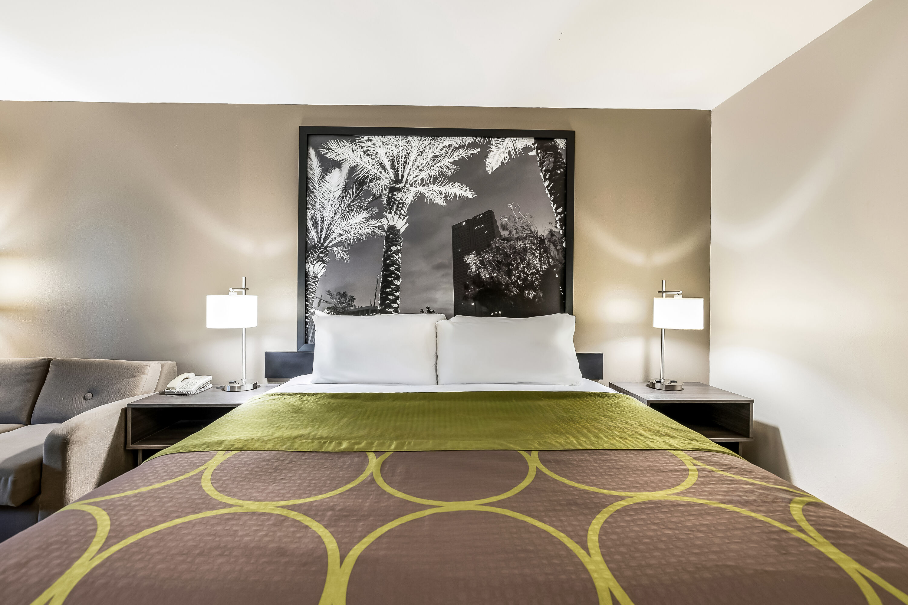 King bed guest room at the Super 8 by Wyndham Riviera Beach West Palm Beach in Riviera Beach, Florida