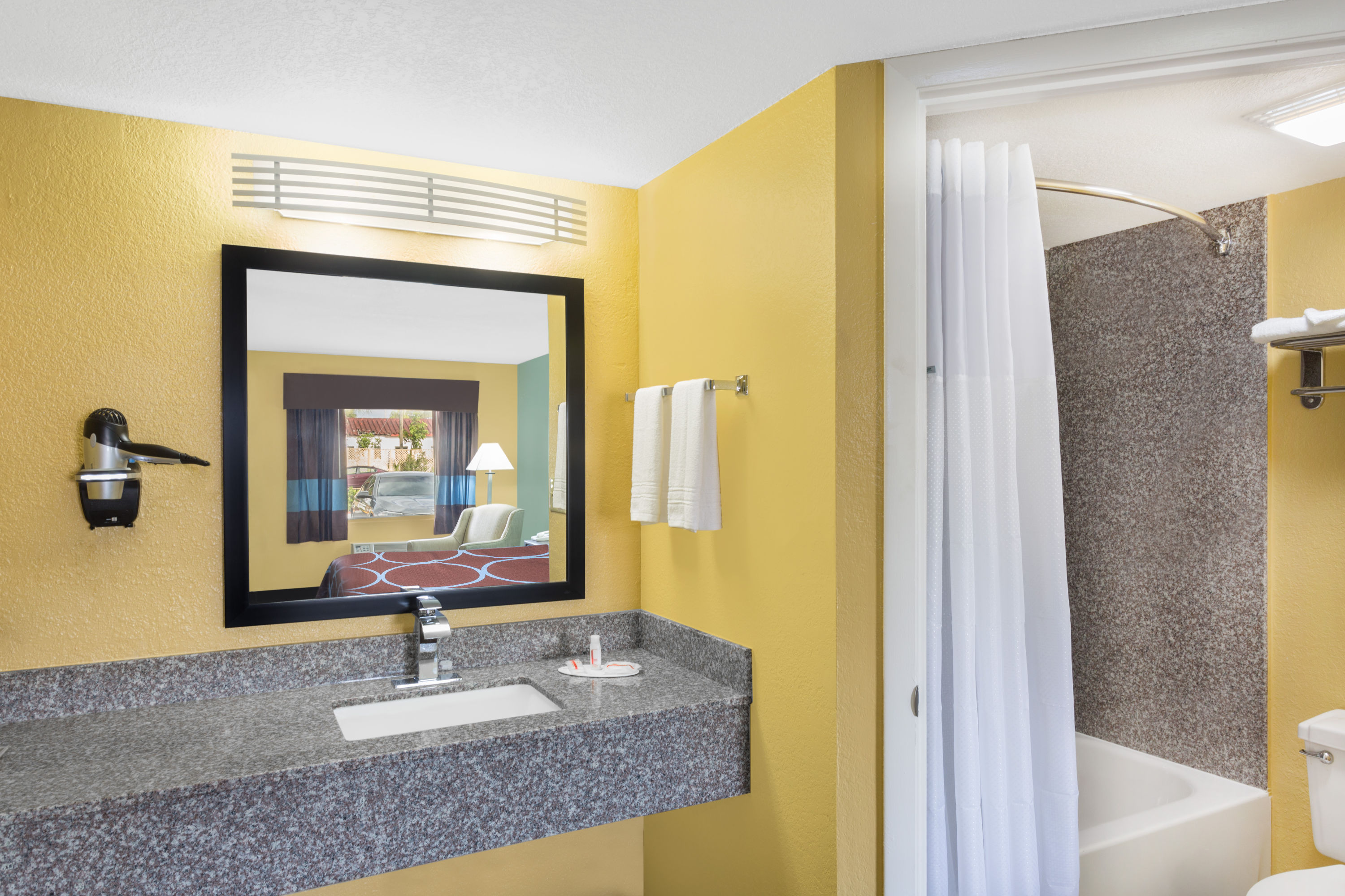 Super 8 By Wyndham Sarasota Near Siesta Key Sarasota Fl