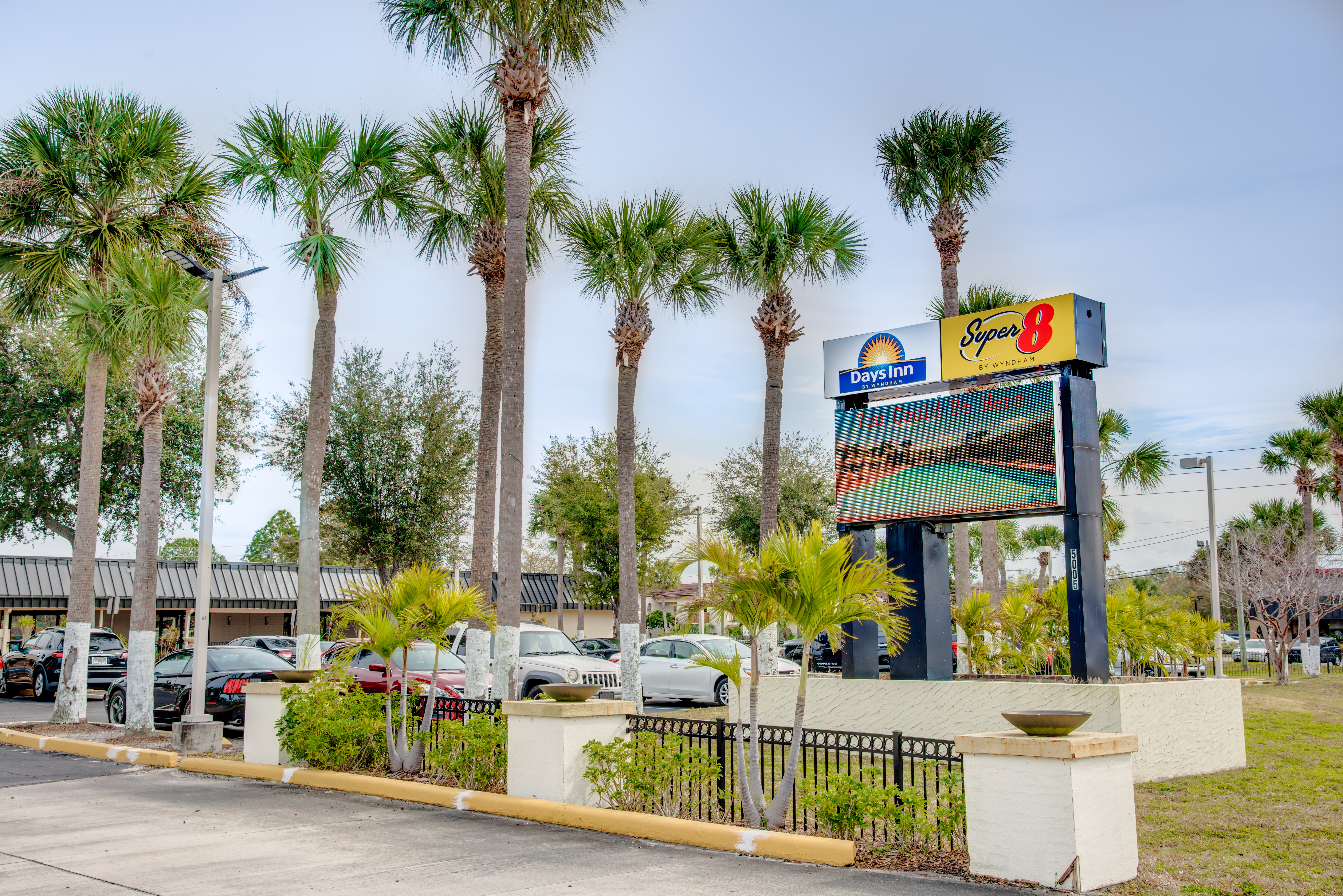 Super 8 By Wyndham St Petersburg St Petersburg Fl Hotels