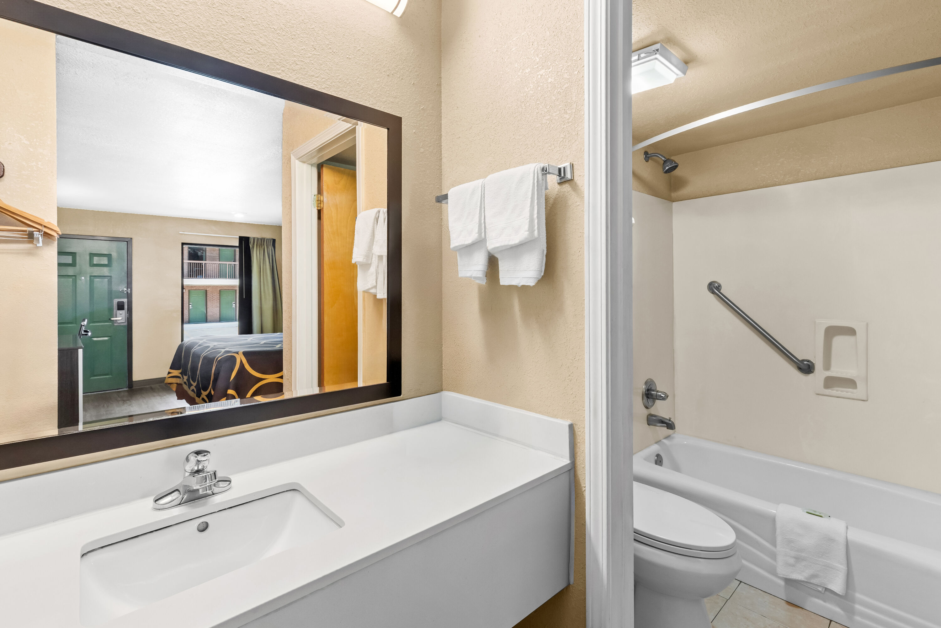 Guest room bath at the Super 8 by Wyndham Acworth/Atlanta Area in Acworth, Georgia