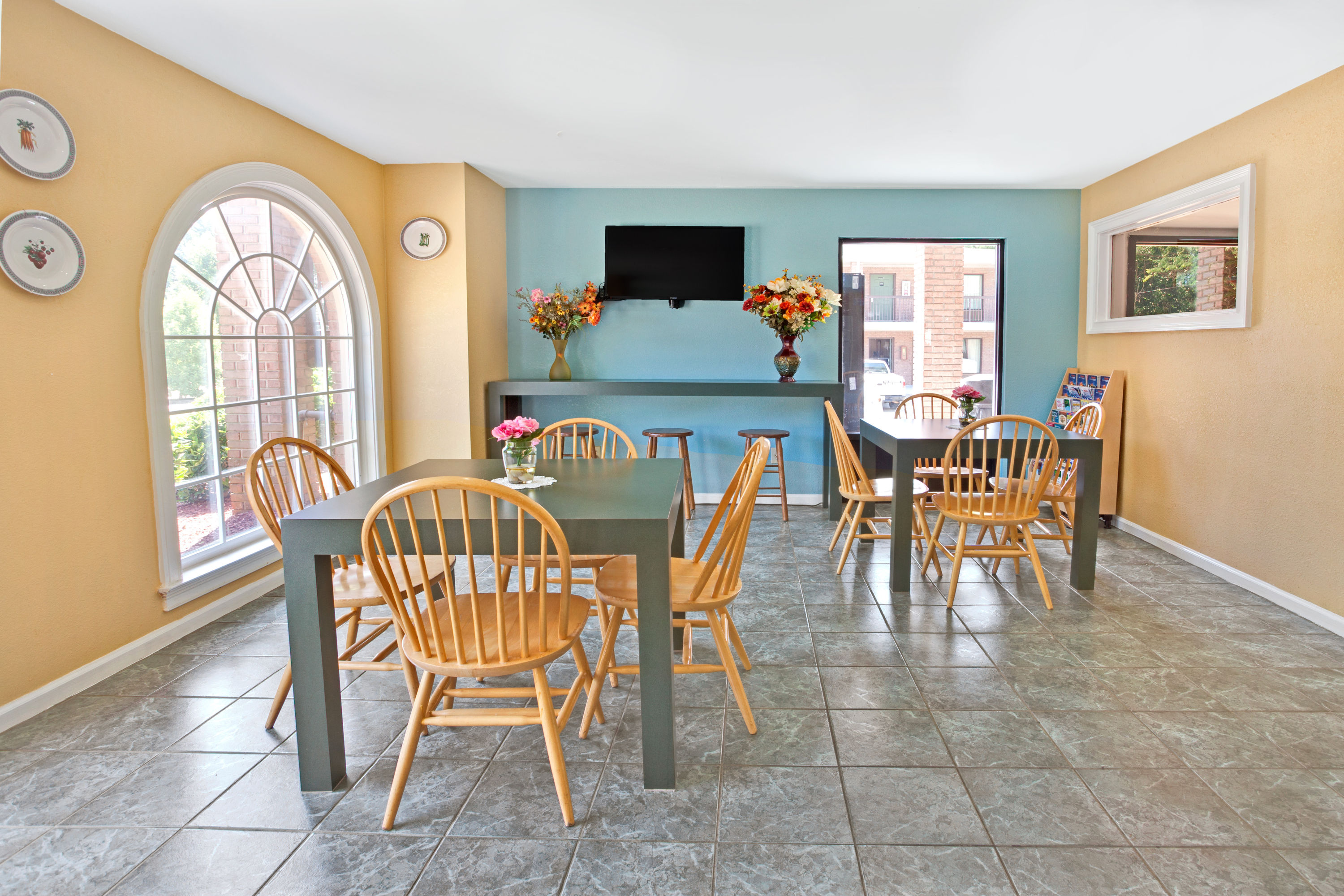 Free breakfast at Super 8 by Wyndham Acworth/Atlanta Area in Acworth, Georgia