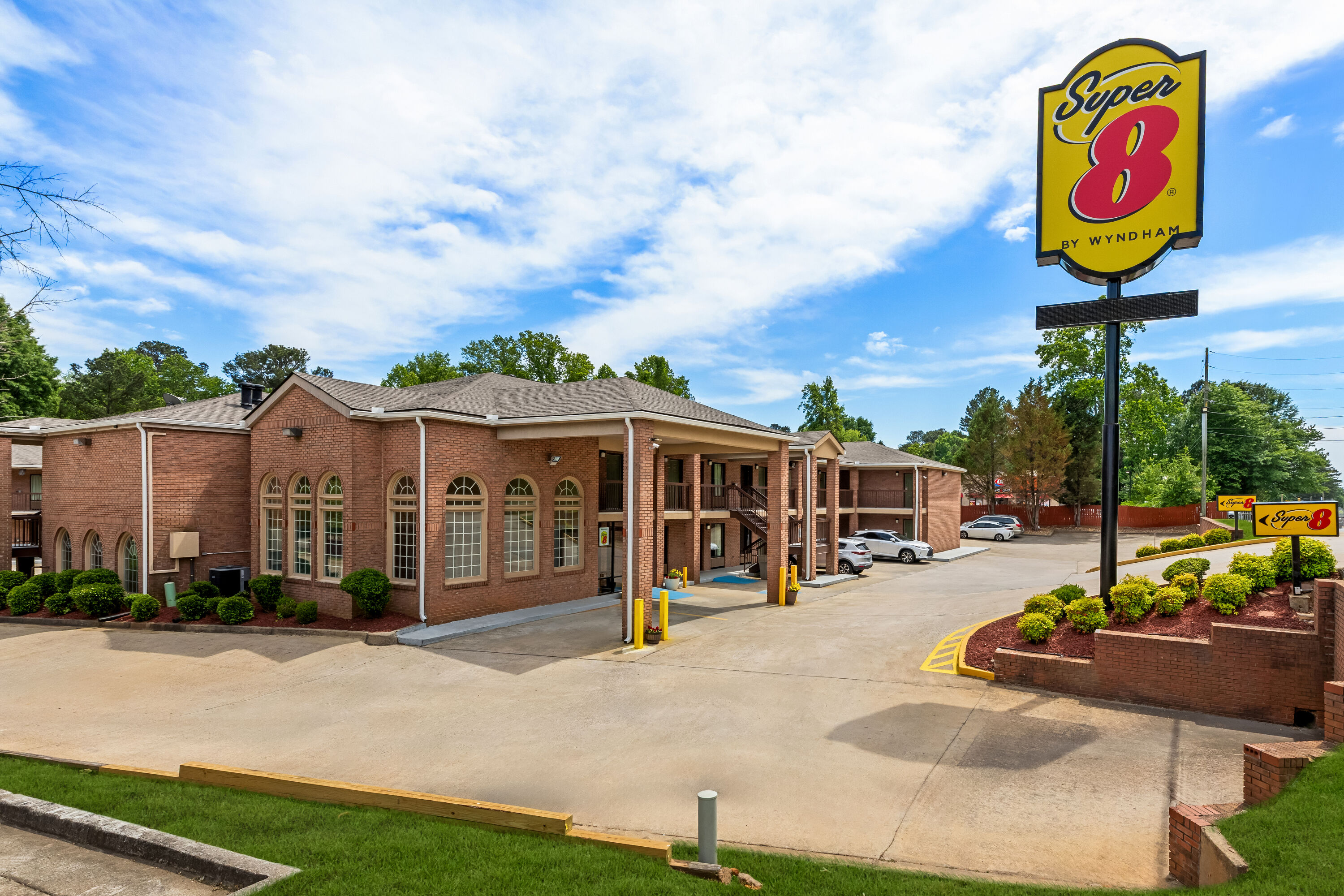 Exterior Day Image of Super 8 by Wyndham Acworth/Atlanta Area hotel in Acworth, Georgia