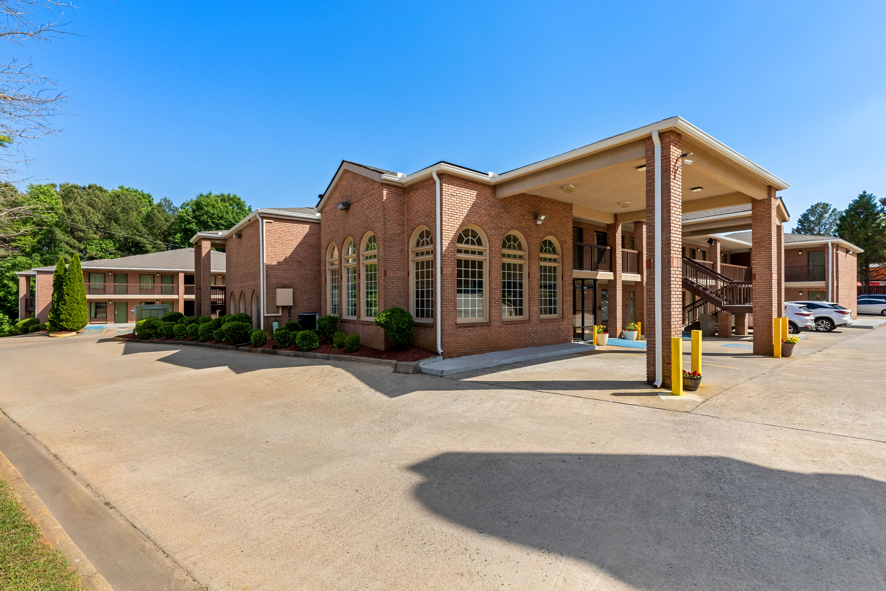 Exterior Day Image of Super 8 by Wyndham Acworth/Atlanta Area hotel in Acworth, Georgia