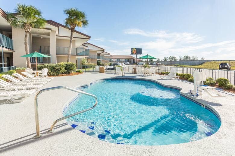 Super 8 By Wyndham Adel Hotels Ga 31620 Pool At The Super 8 By Wyndham Adel In Georgia