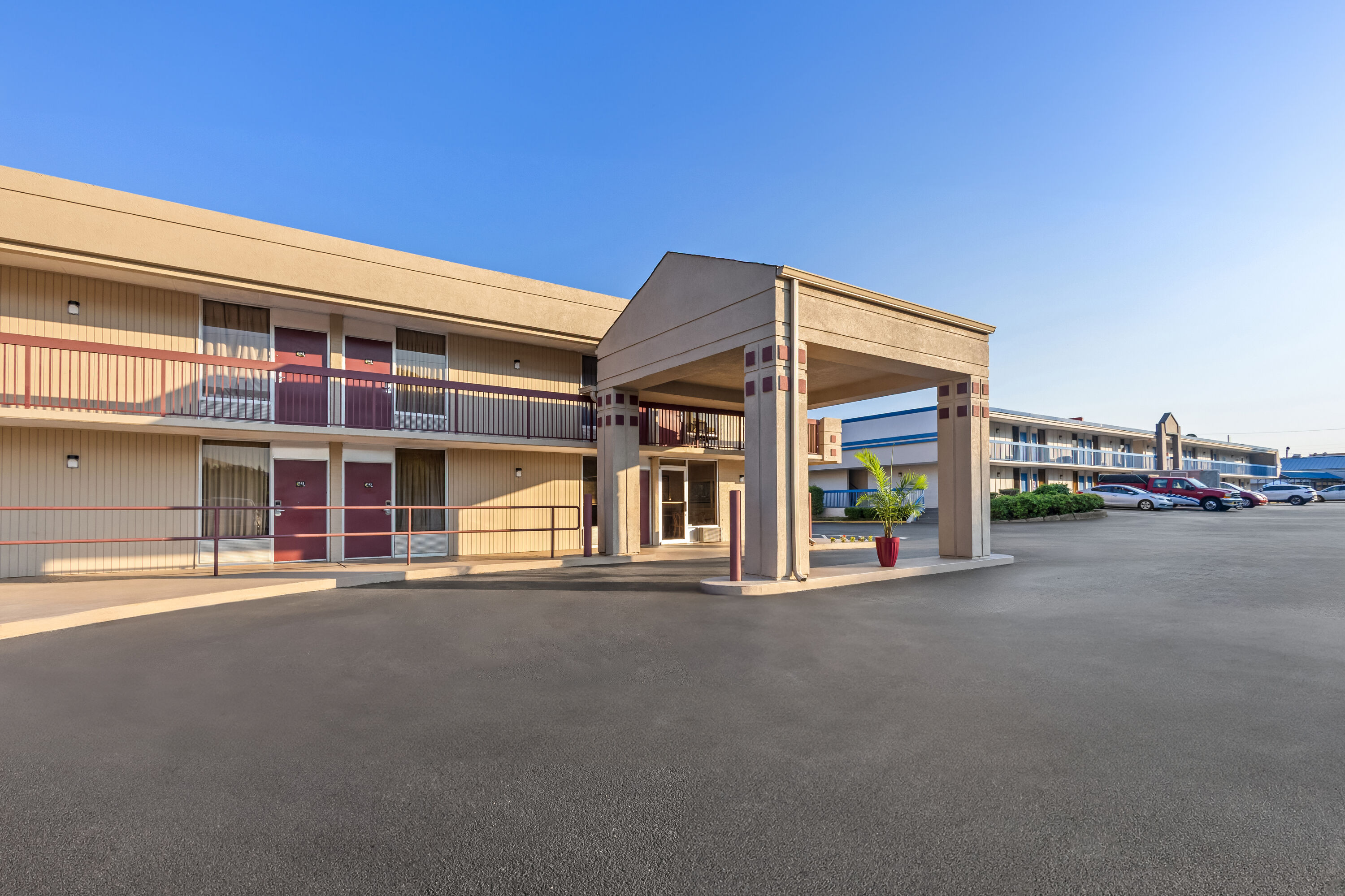 Exterior Day Image of Super 8 by Wyndham Commerce hotel in Commerce, Georgia