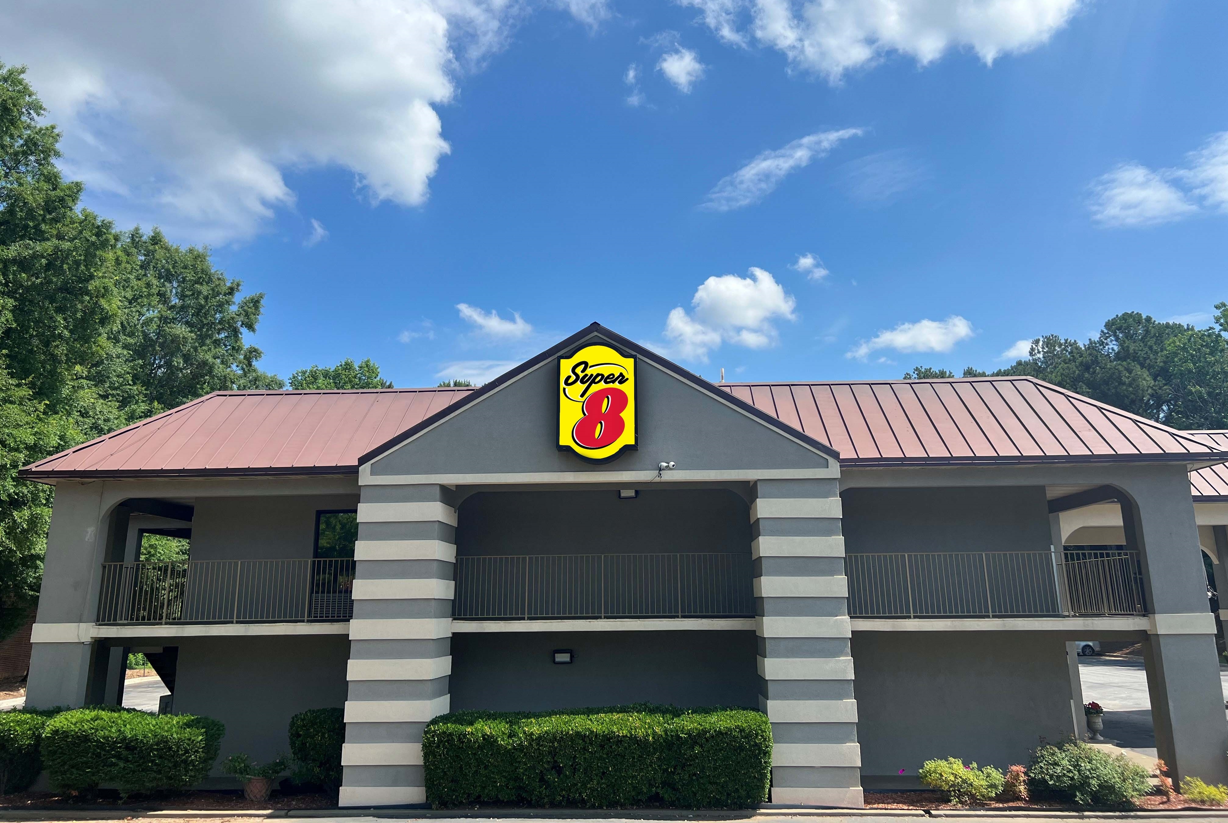 Exterior of Super 8 by Wyndham Decatur/Lithonia/Atl Area hotel in Decatur, Georgia