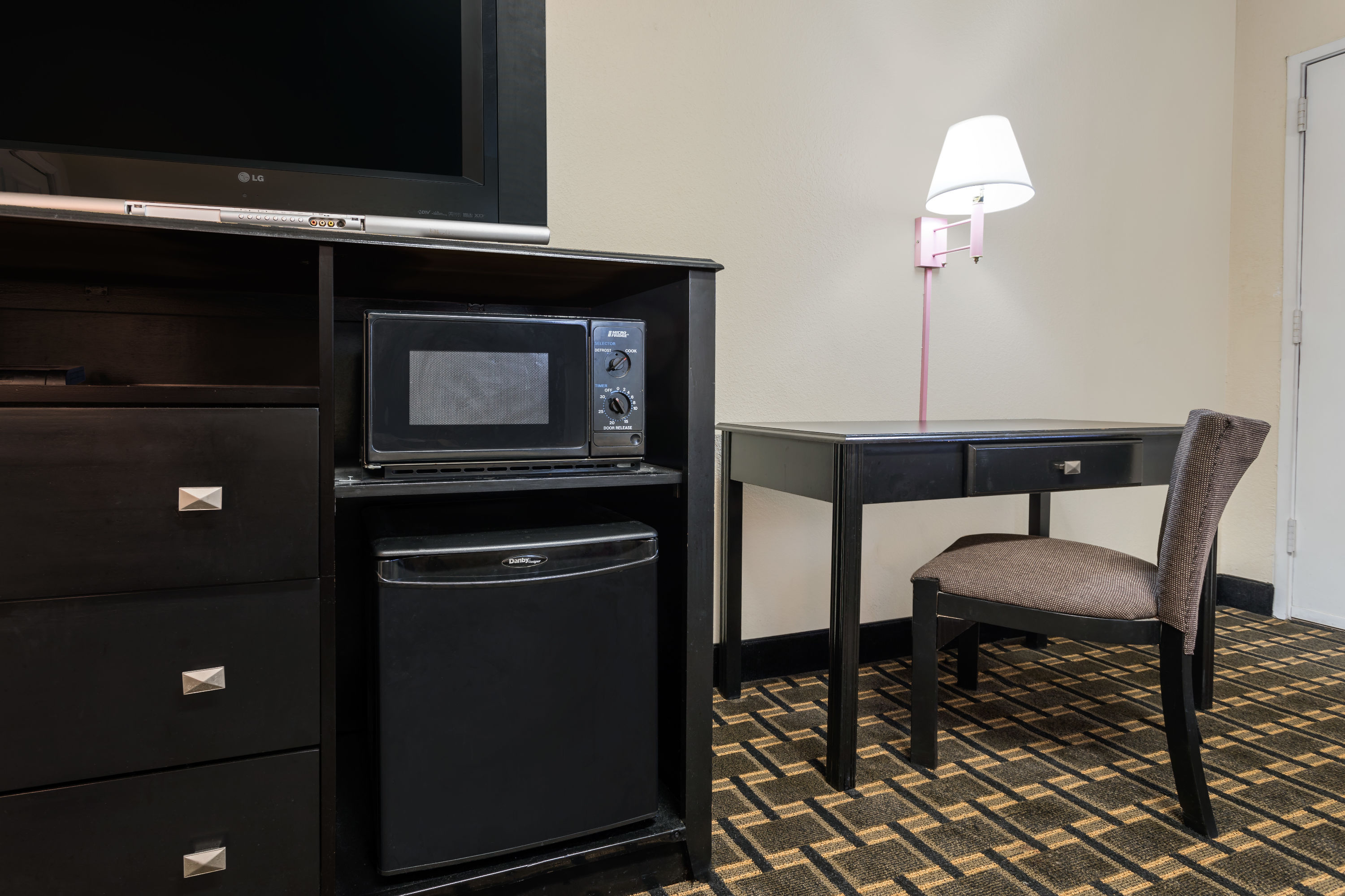 Guest room feature at the Super 8 by Wyndham Decatur/Lithonia/Atl Area in Decatur, Georgia