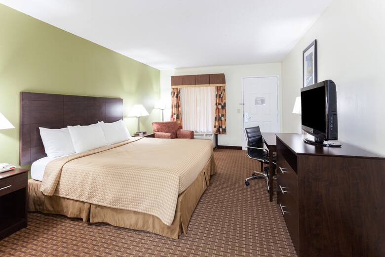 Guest room at the Super 8 Decatur/Dntn/Atlanta Area in Decatur, Georgia