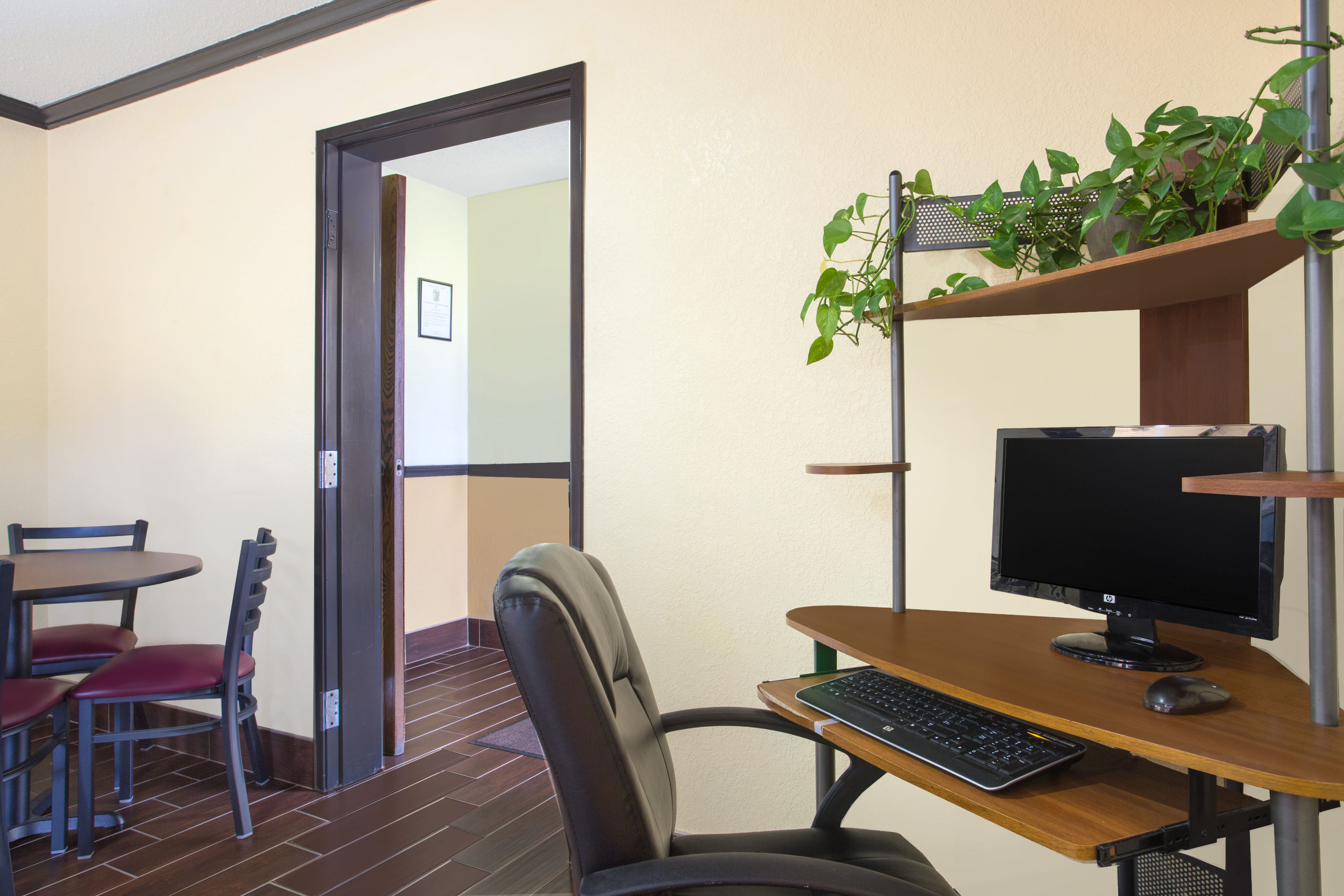 Super 8 by Wyndham Douglas business center in Douglas, Georgia