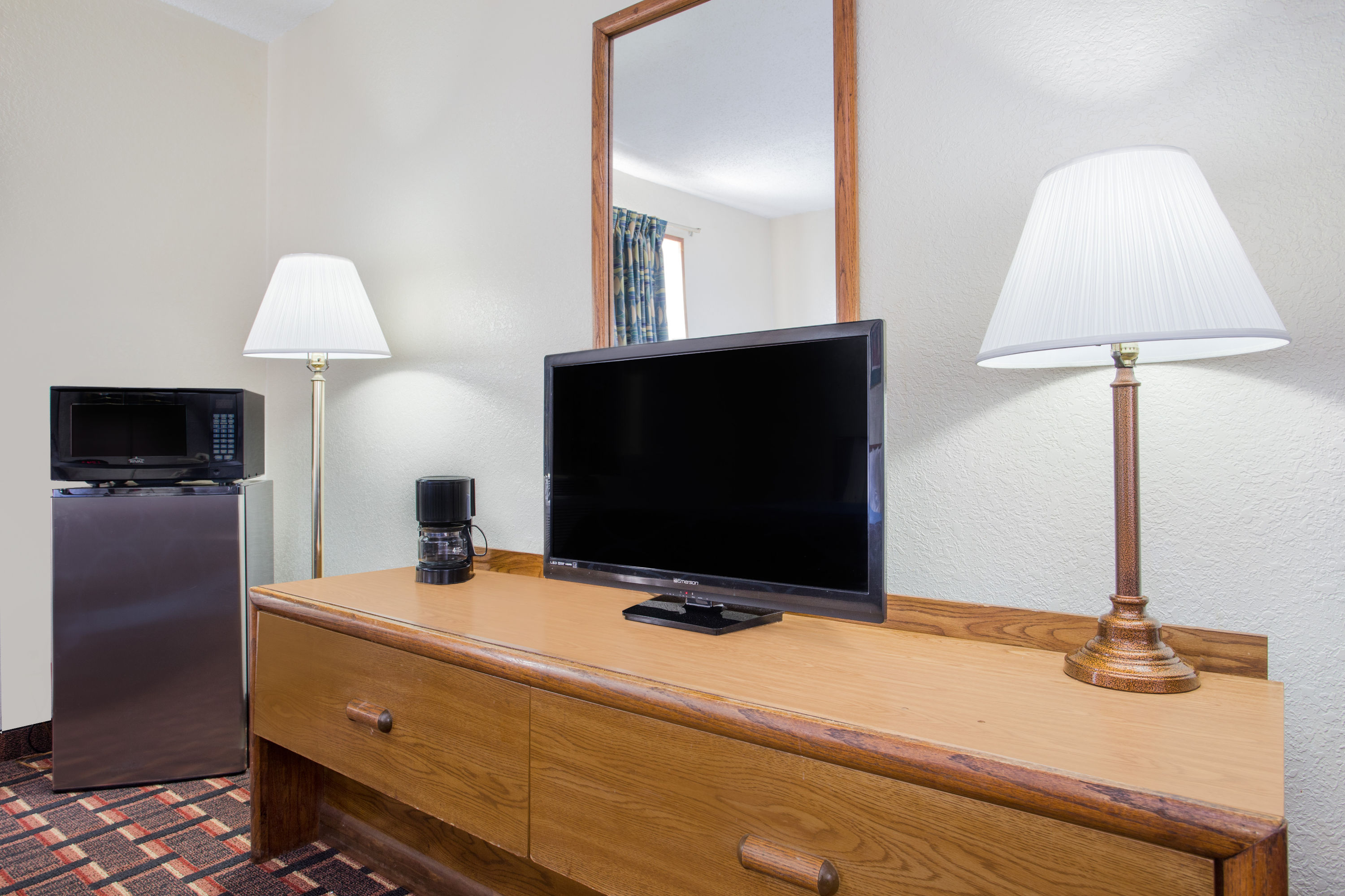 Guest room feature at the Super 8 by Wyndham Douglas in Douglas, Georgia