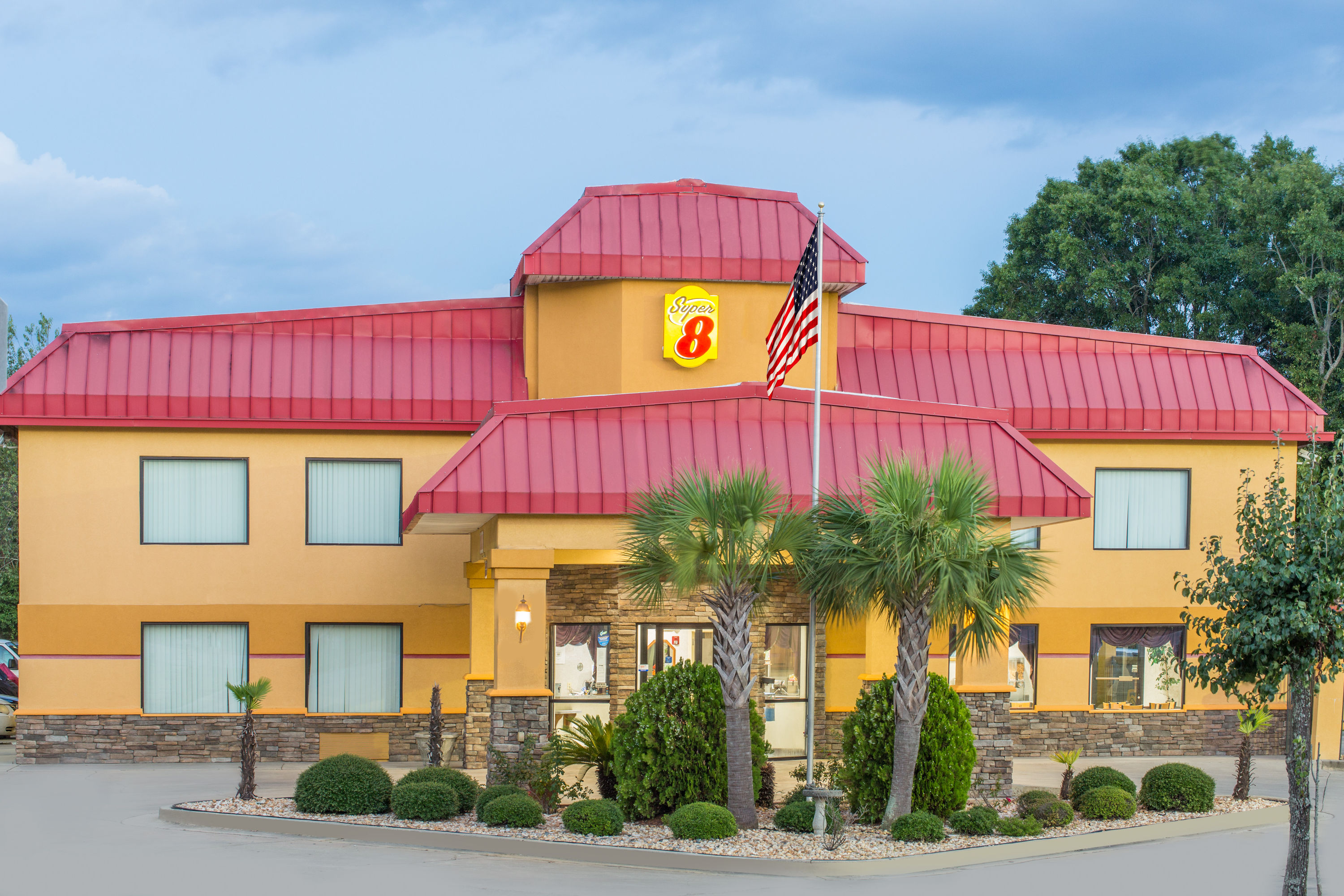 Exterior Dusk Image of Super 8 by Wyndham Dublin hotel in Dublin, Georgia