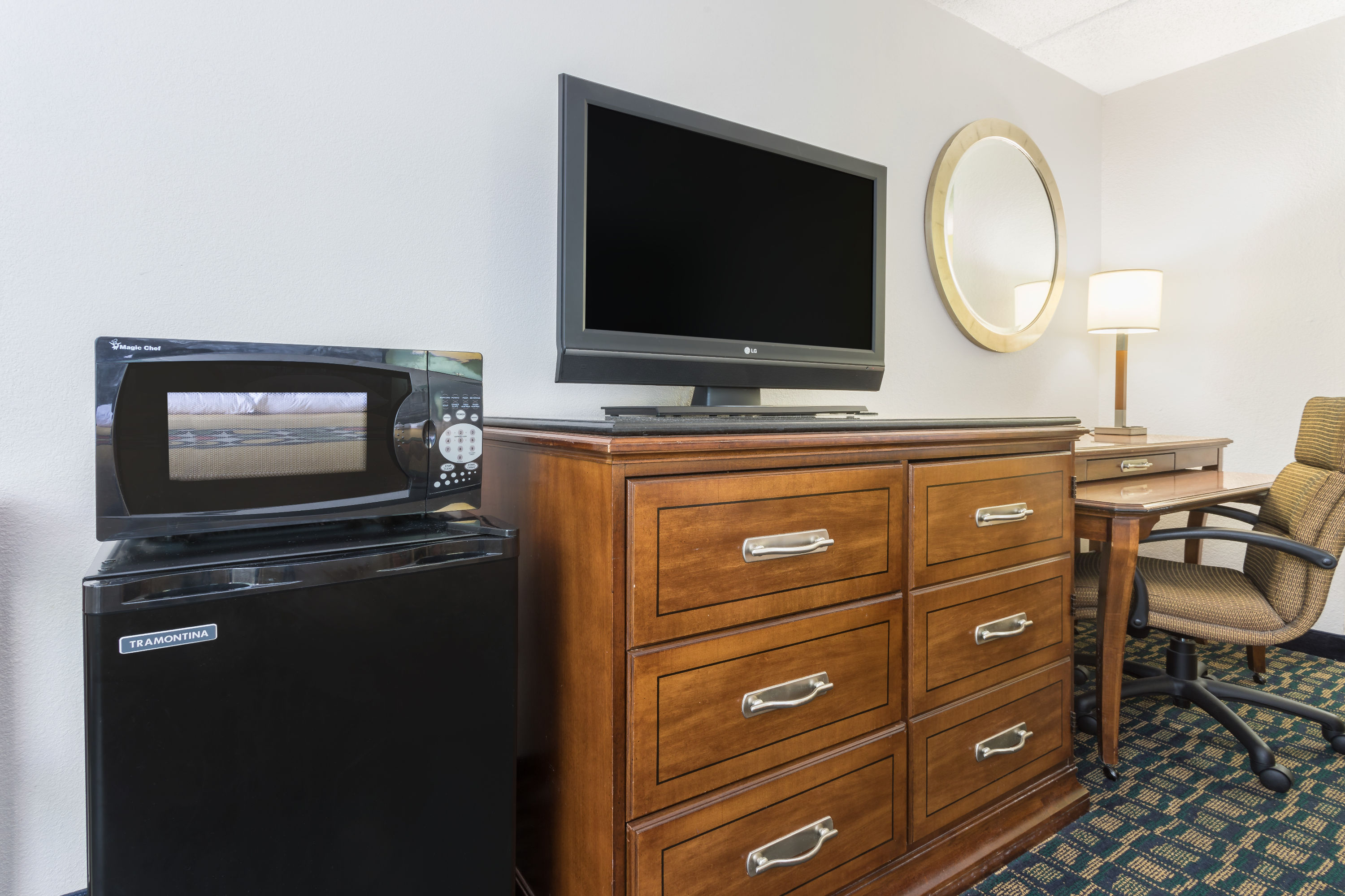 Guest room feature at the Super 8 By Wyndham Kingsland I-95/Naval Base Area in Kingsland, Georgia