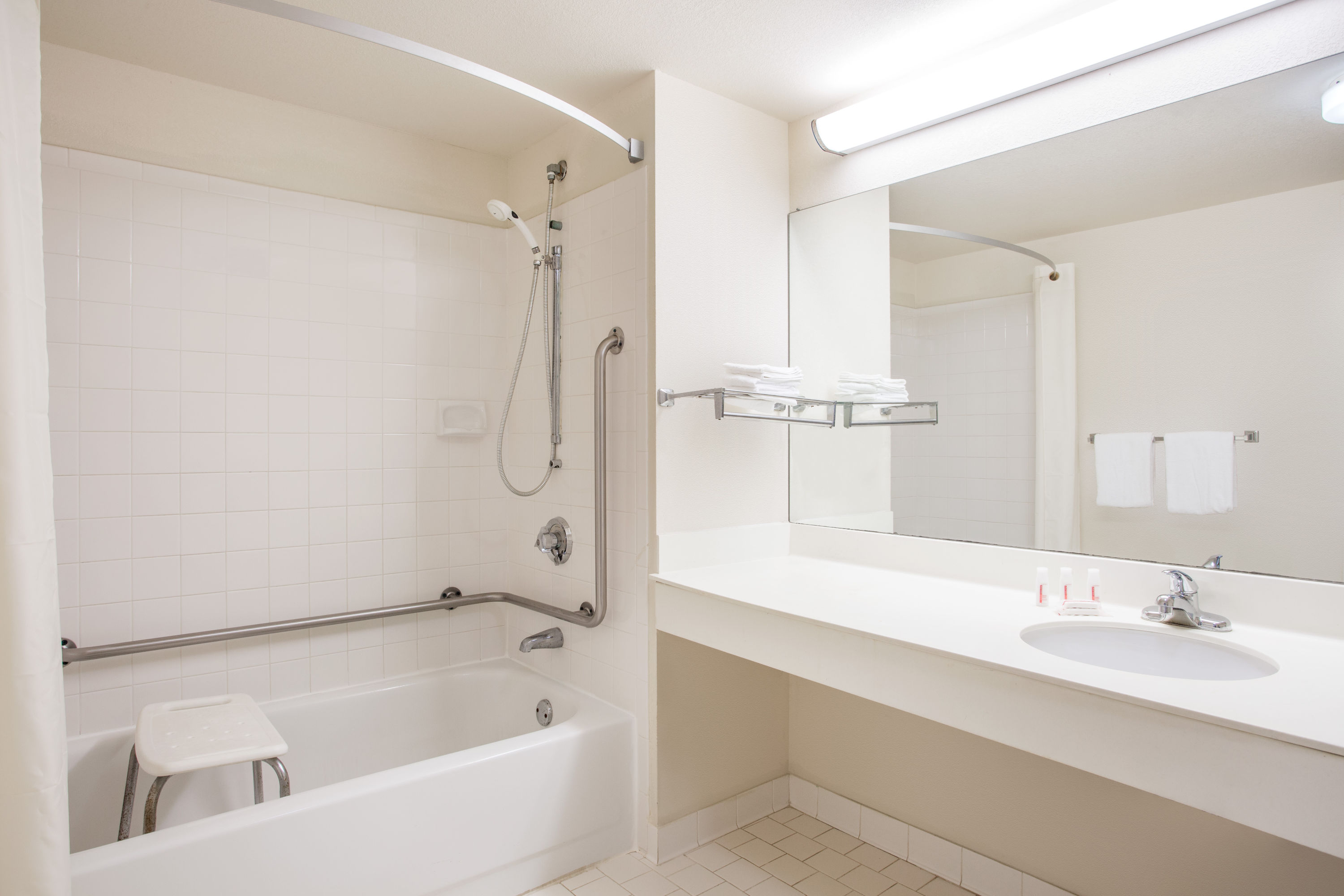 Guest room at the Super 8 by Wyndham Lavonia in Lavonia, Georgia