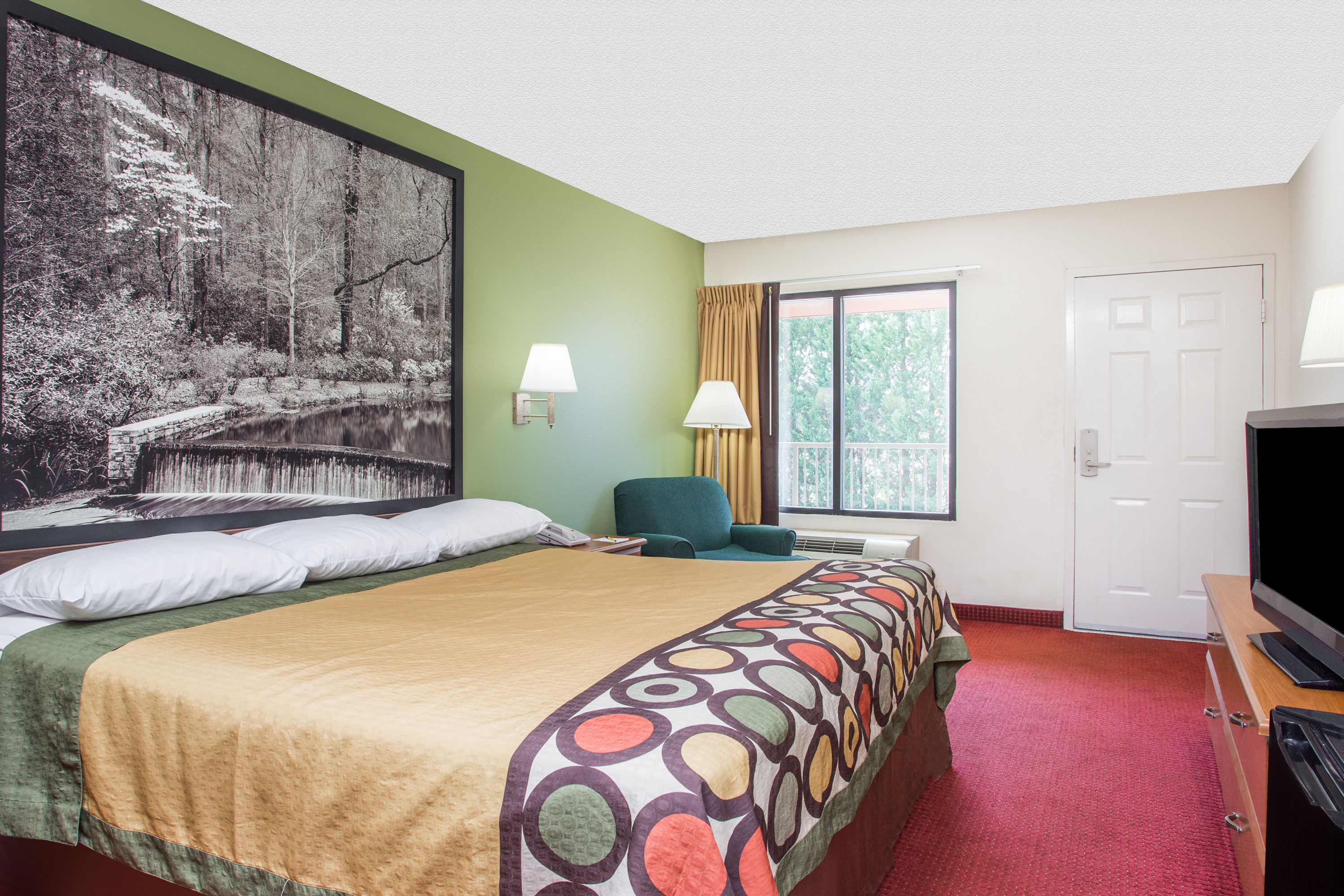 Guest room at the Super 8 by Wyndham Lavonia in Lavonia, Georgia