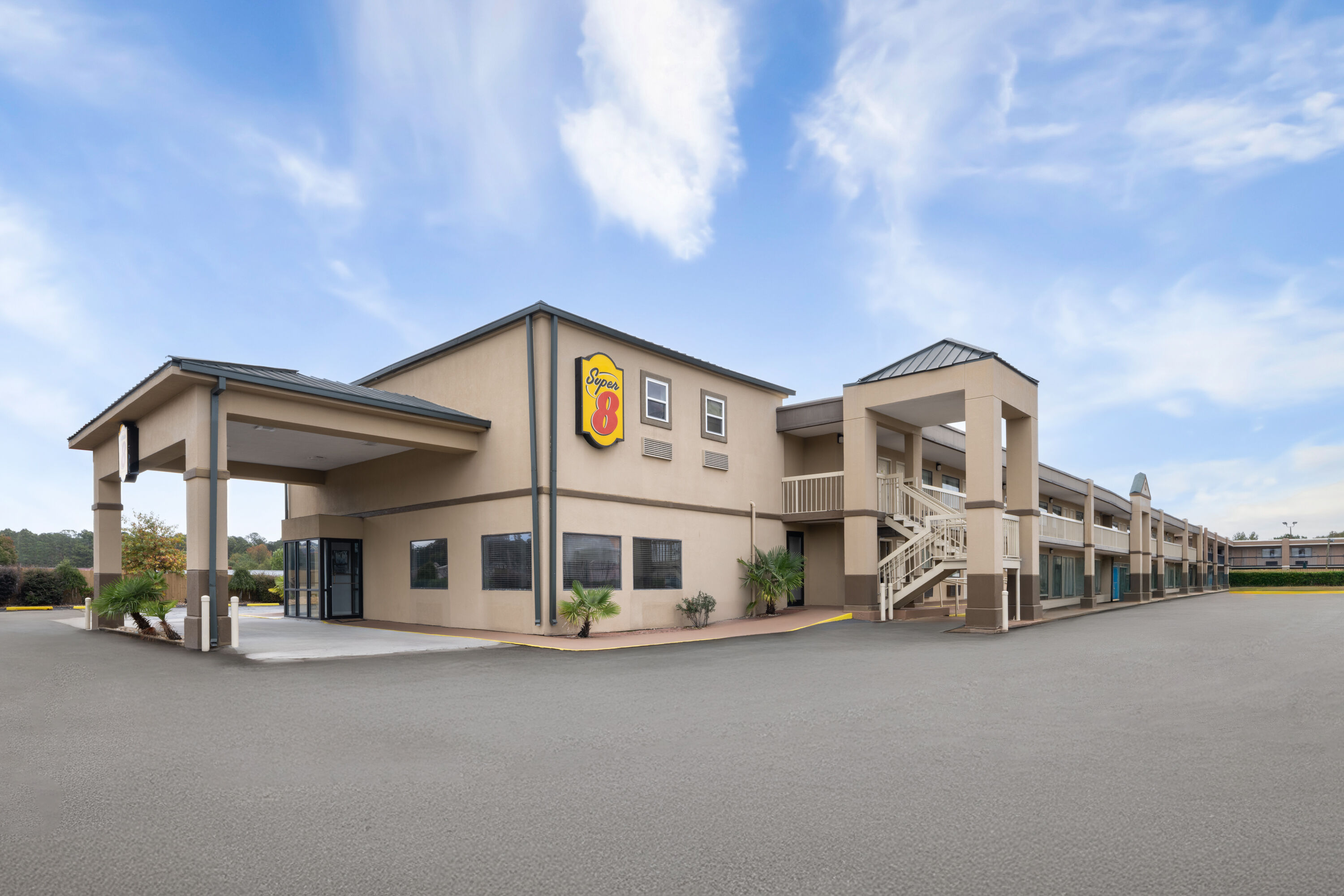 Exterior Day Image of Super 8 by Wyndham Macon West hotel in Macon, Georgia