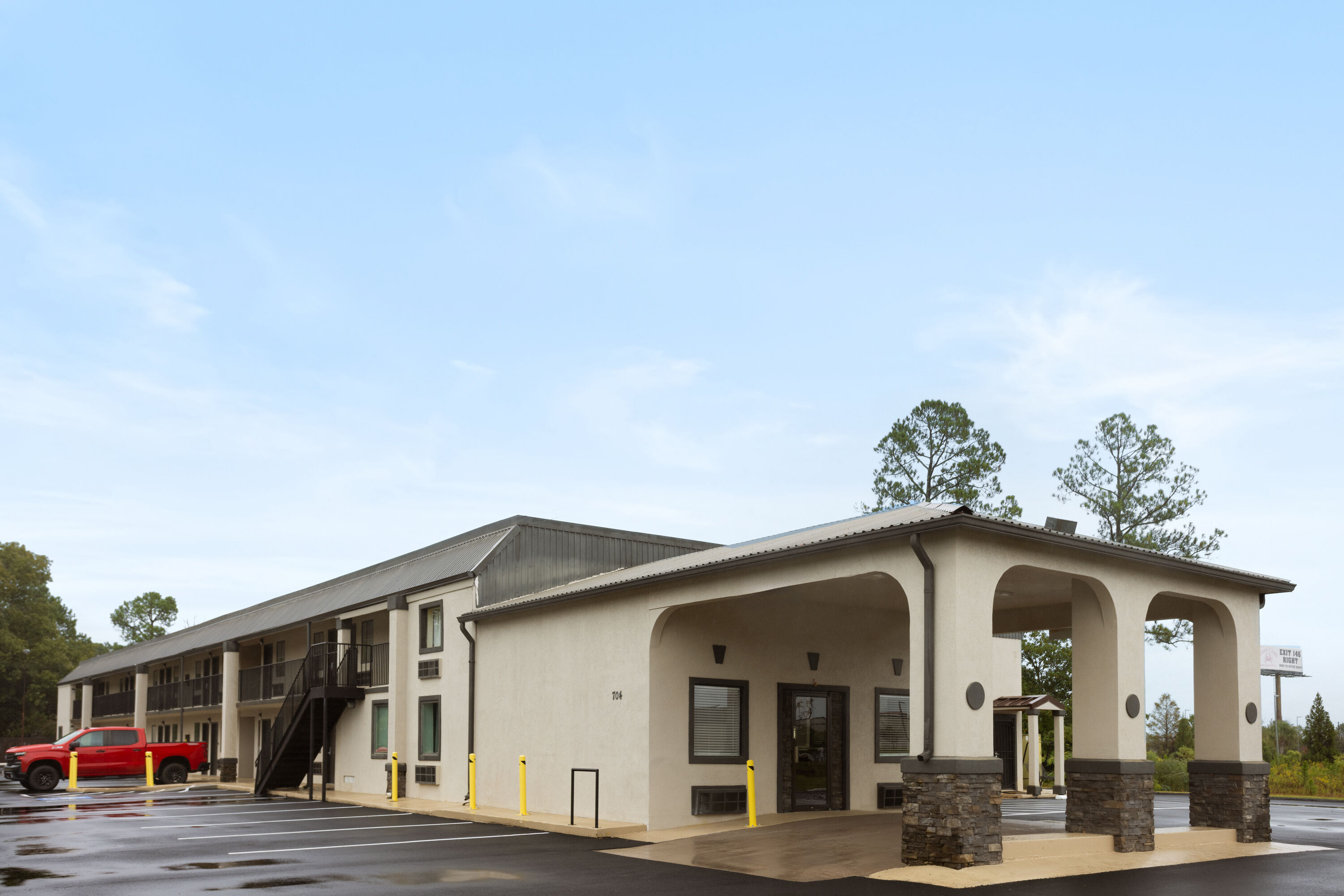 Exterior Day Image of Super 8 by Wyndham Perry National Fairground Area I-75 hotel in Perry, Georgia