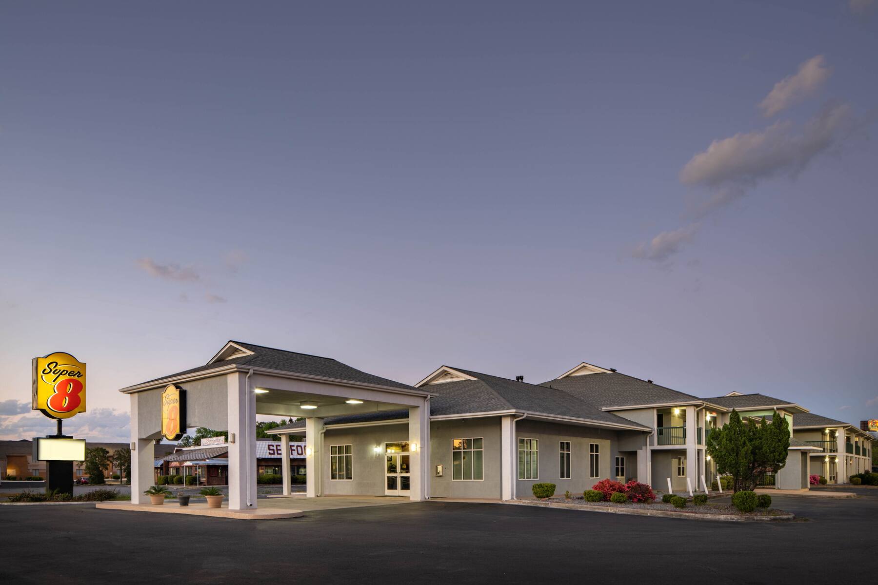 Super 8 by Wyndham Port Wentworth Savannah Area | Port Wentworth, GA Hotels