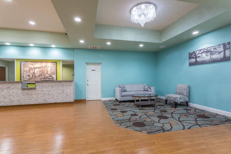 Super 8 Richmond Hill hotel lobby in Richmond Hill, Georgia