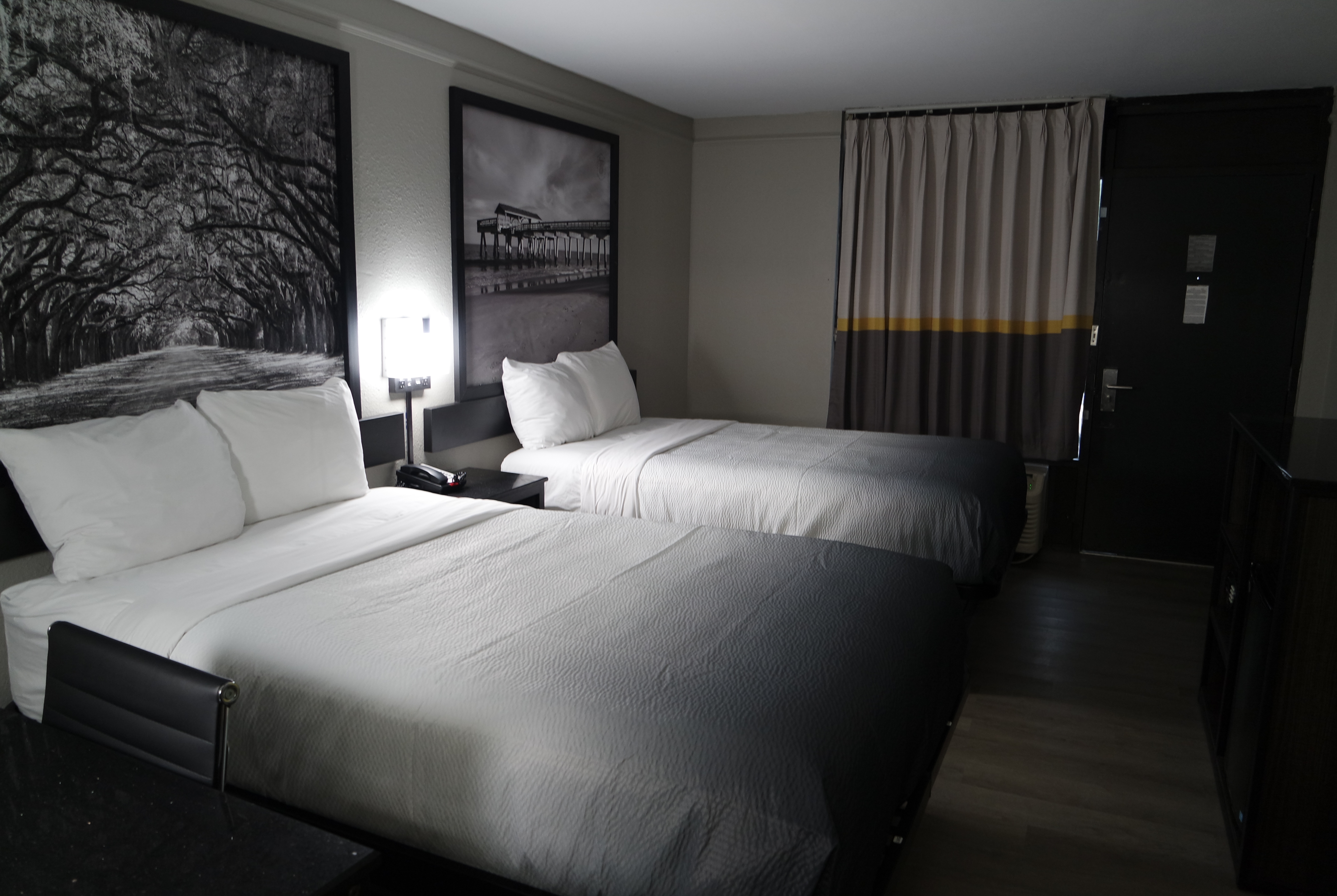 Queen bed guest room at the Super 8 by Wyndham Savannah in Savannah, Georgia