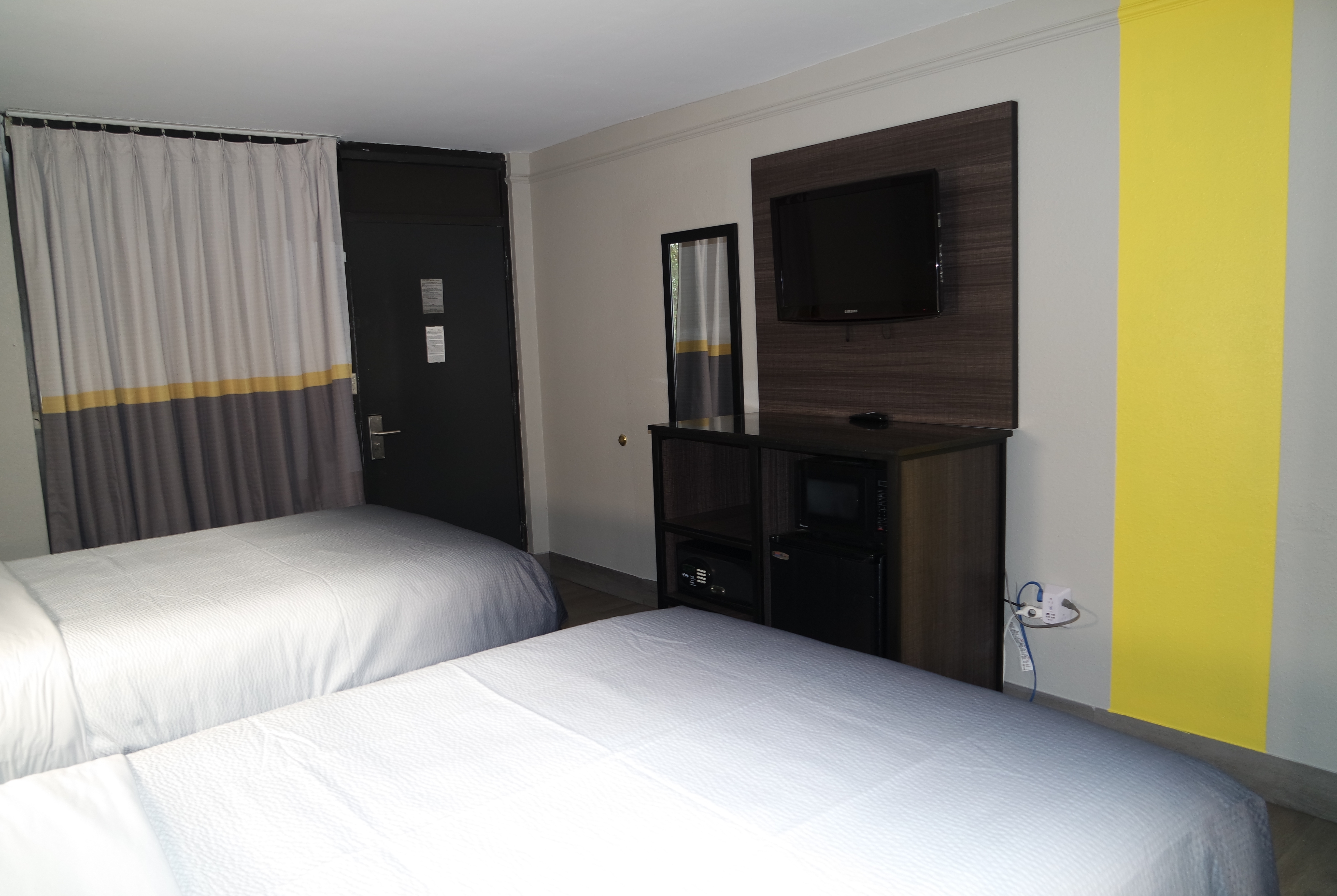 Queen bed guest room at the Super 8 by Wyndham Savannah in Savannah, Georgia