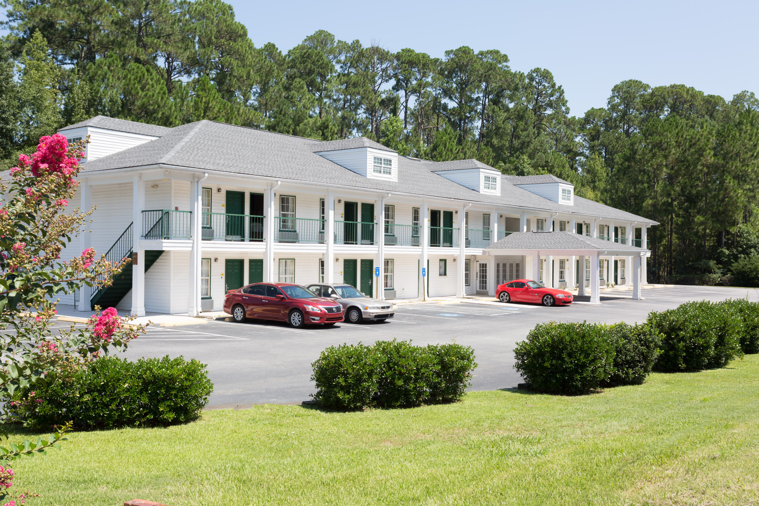 Exterior Day Image of Super 8 by Wyndham Statesboro hotel in Statesboro, Georgia