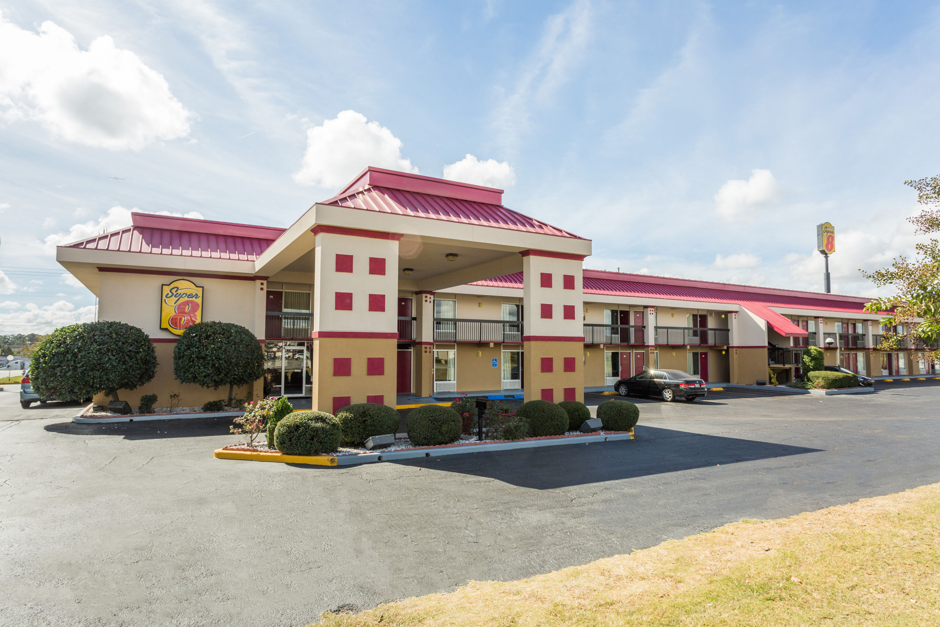 Exterior of Super 8 by Wyndham Tifton hotel in Tifton, Georgia