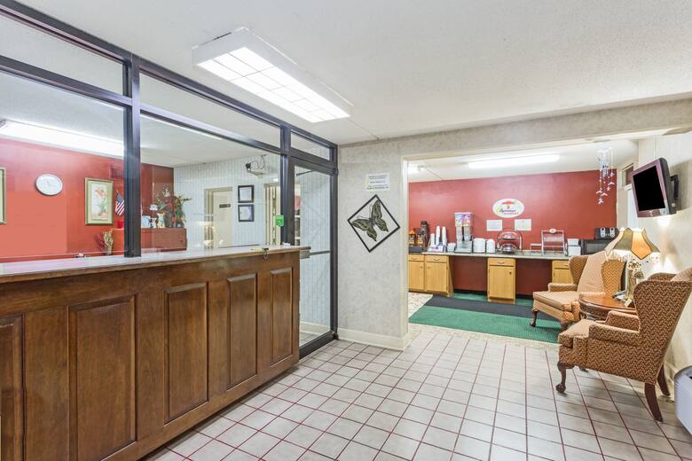 Super 8 Tifton hotel lobby in Tifton, Georgia