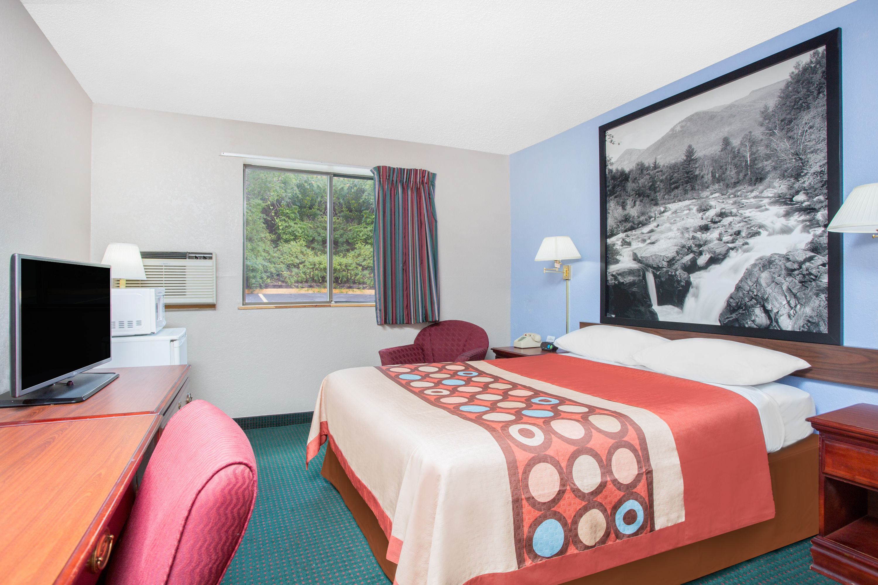 Guest room at the Super 8 by Wyndham Warner Robins in Warner Robins, Georgia