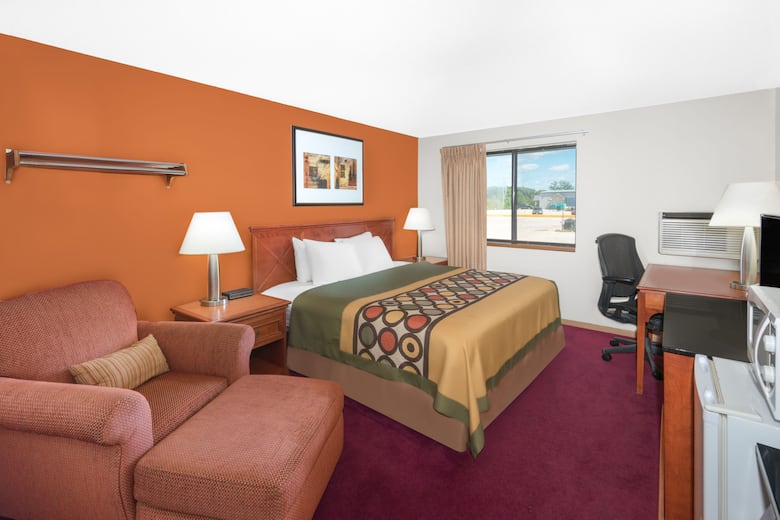 Super 8 Algona Hotels Ia 50511 1134 Guest Room At The Super 8 Algona In Iowa