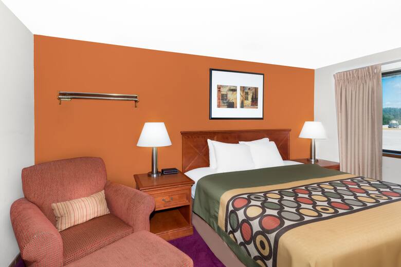Guest room at the Super 8 Algona in Algona, Iowa