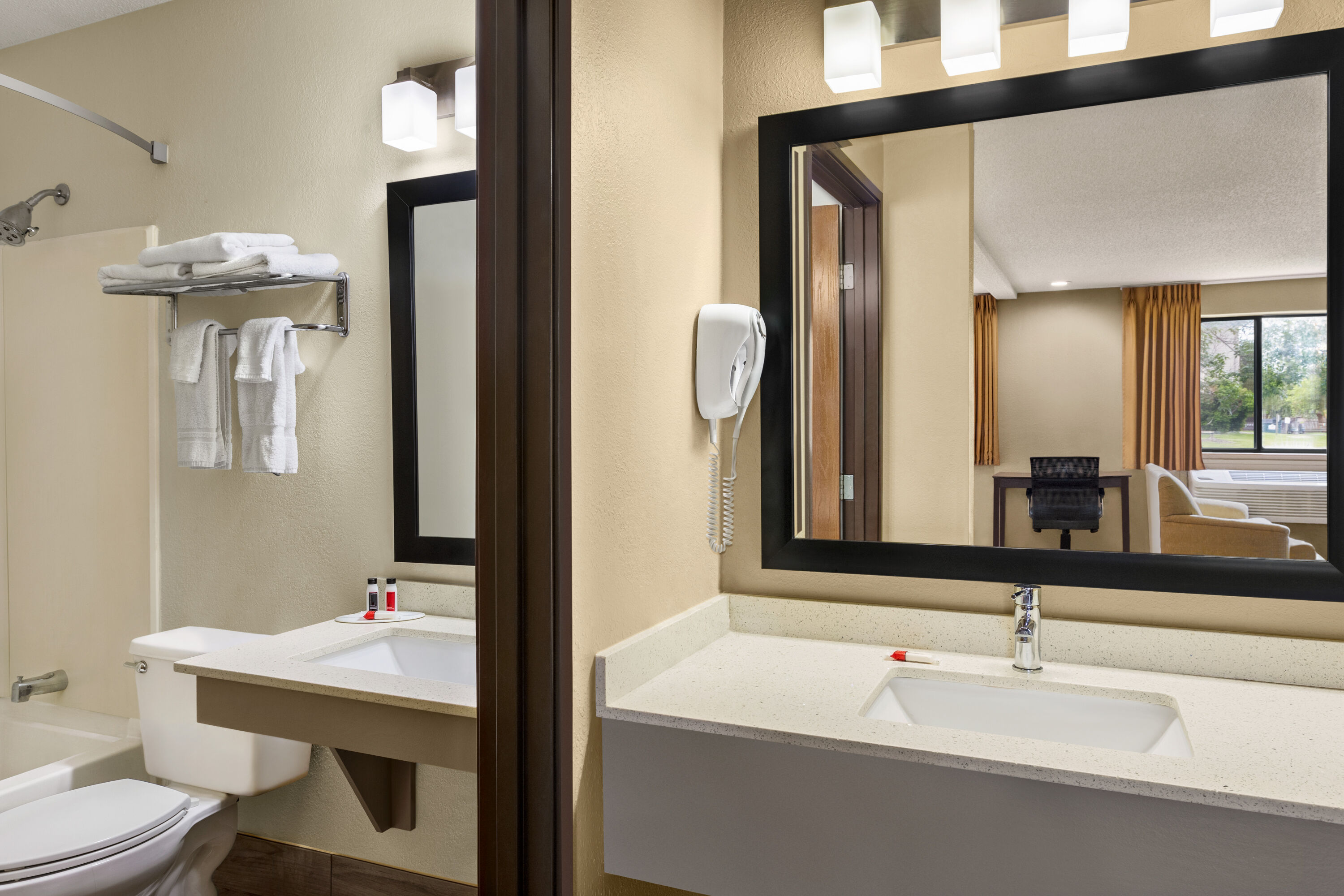 Guest room bath at the Super 8 by Wyndham Ankeny/Des Moines Area in Ankeny, Iowa